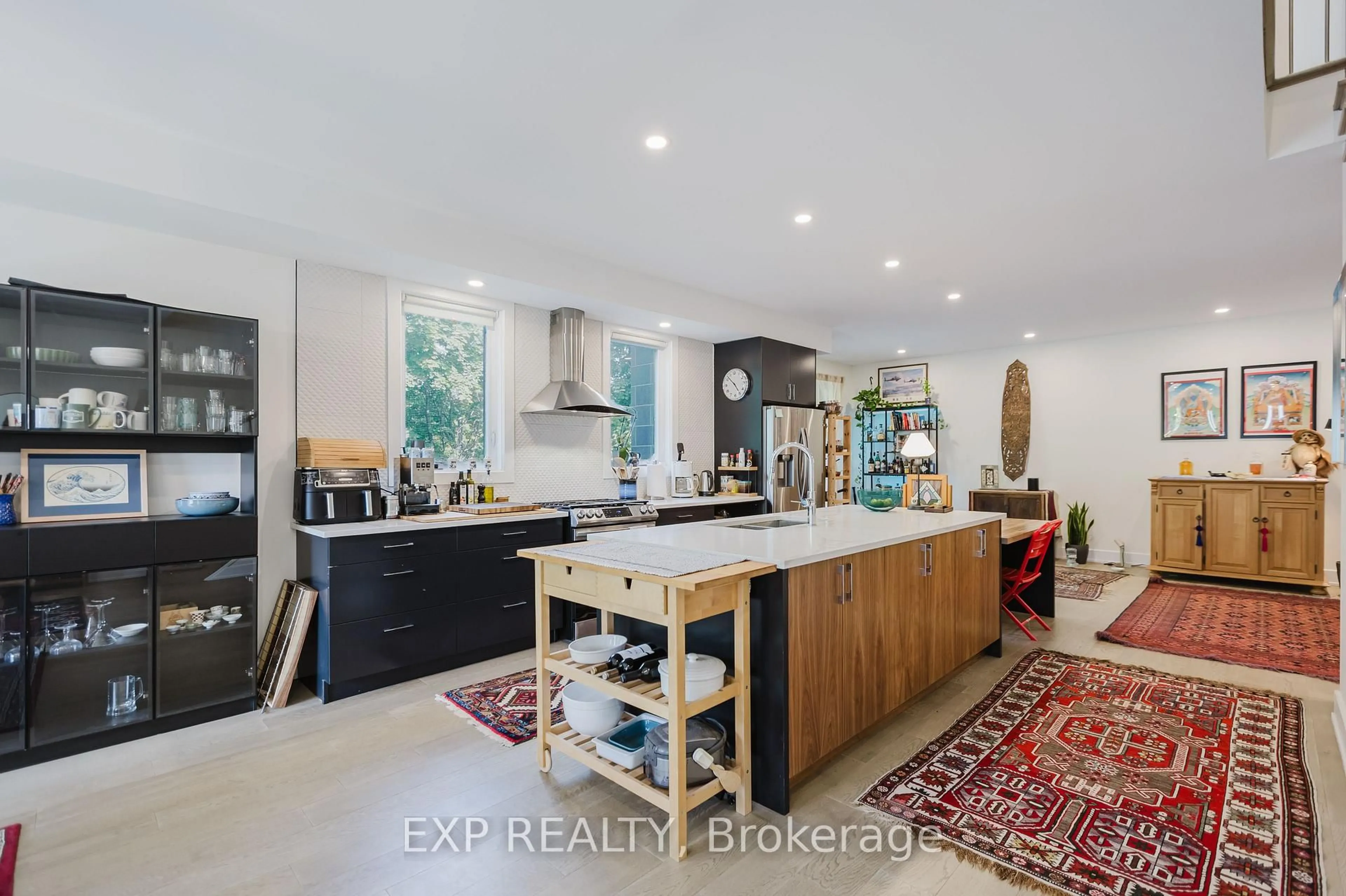 Open concept kitchen, unknown for 62 COLUMBUS Ave, Ottawa Ontario K1K 1R3