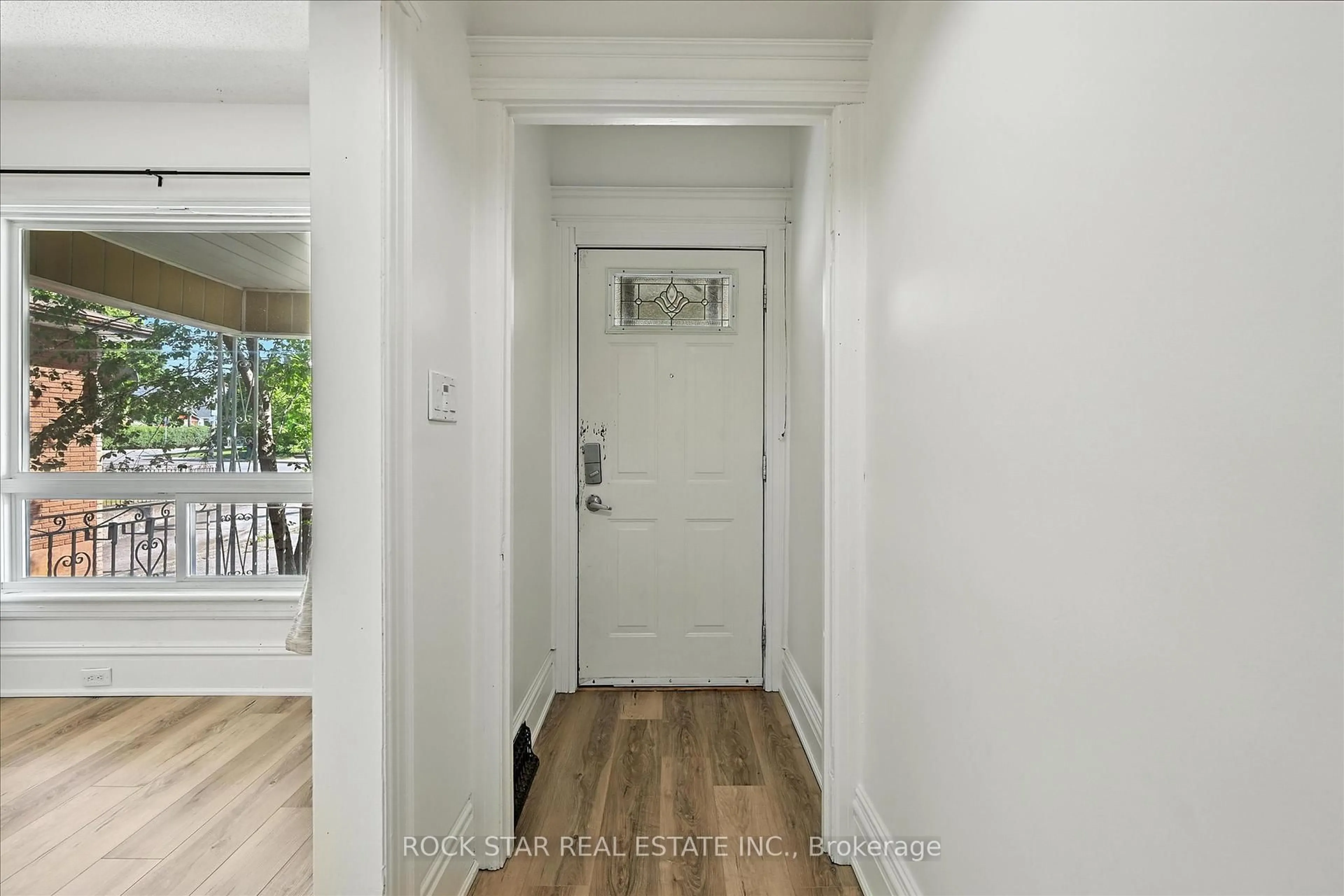Indoor entryway for 34 Fennell Ave, Hamilton Ontario L9C 1E3