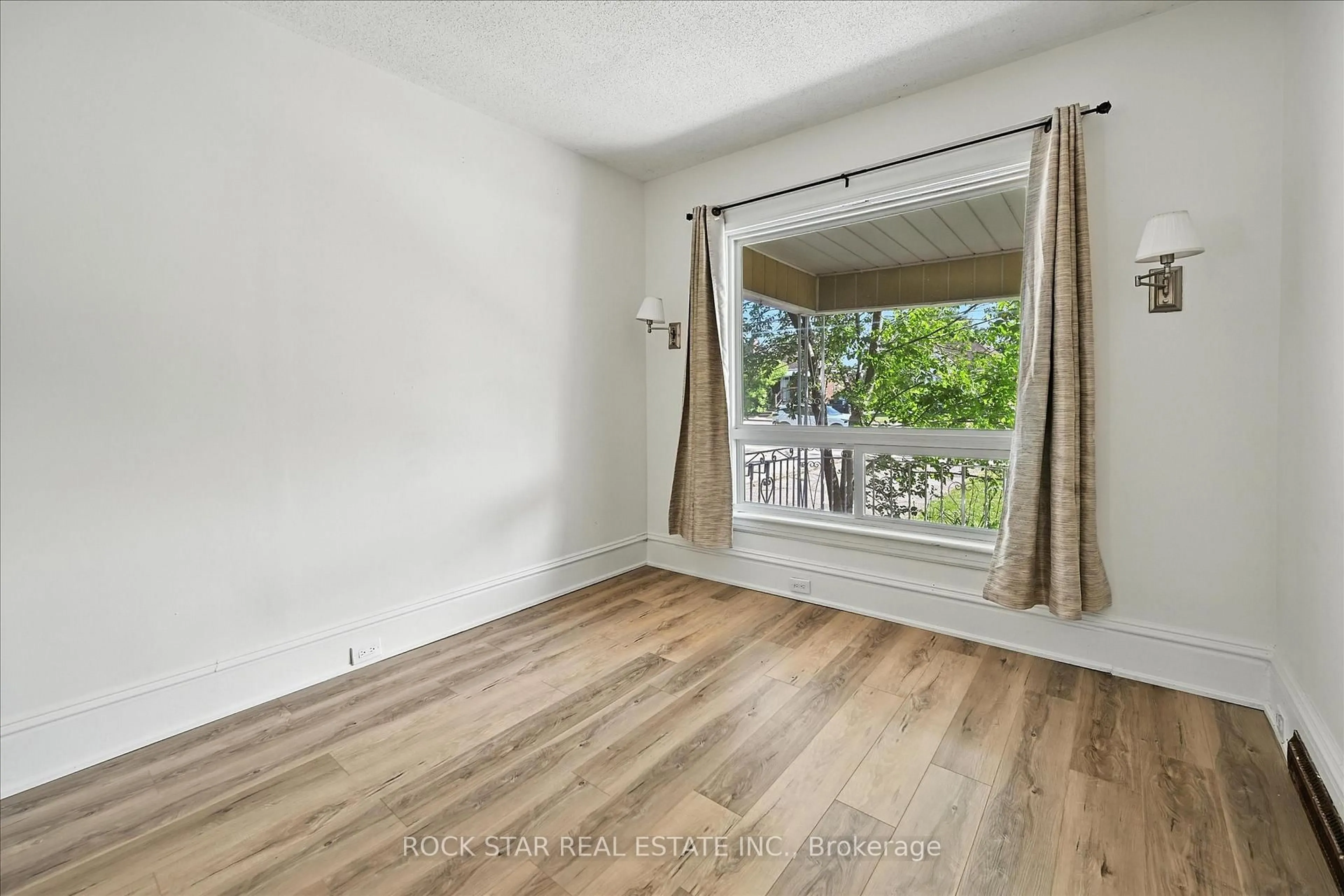 A pic of a room for 34 Fennell Ave, Hamilton Ontario L9C 1E3