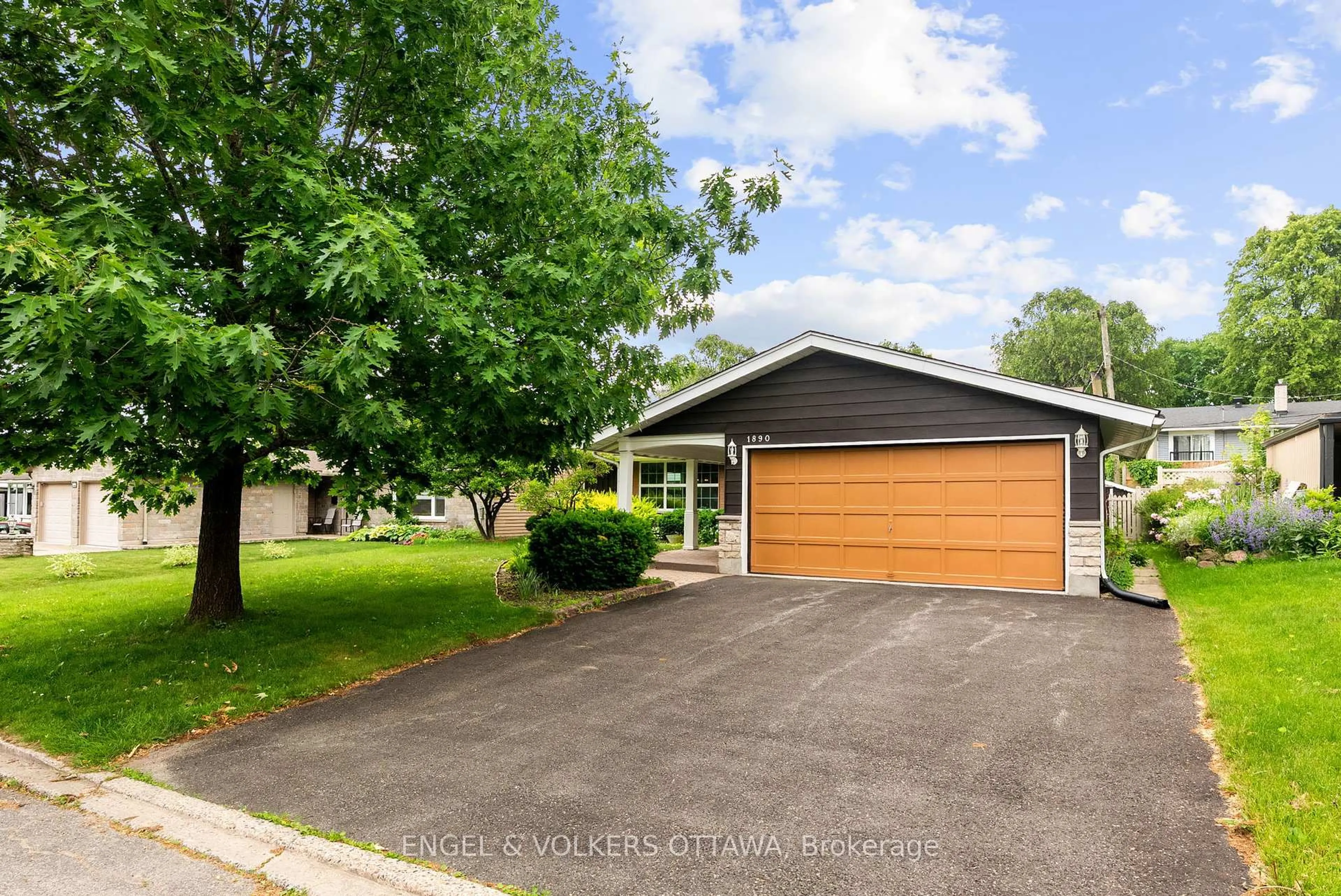 Unknown for 1890 Louisiana Ave, Ottawa Ontario K1H 6V1