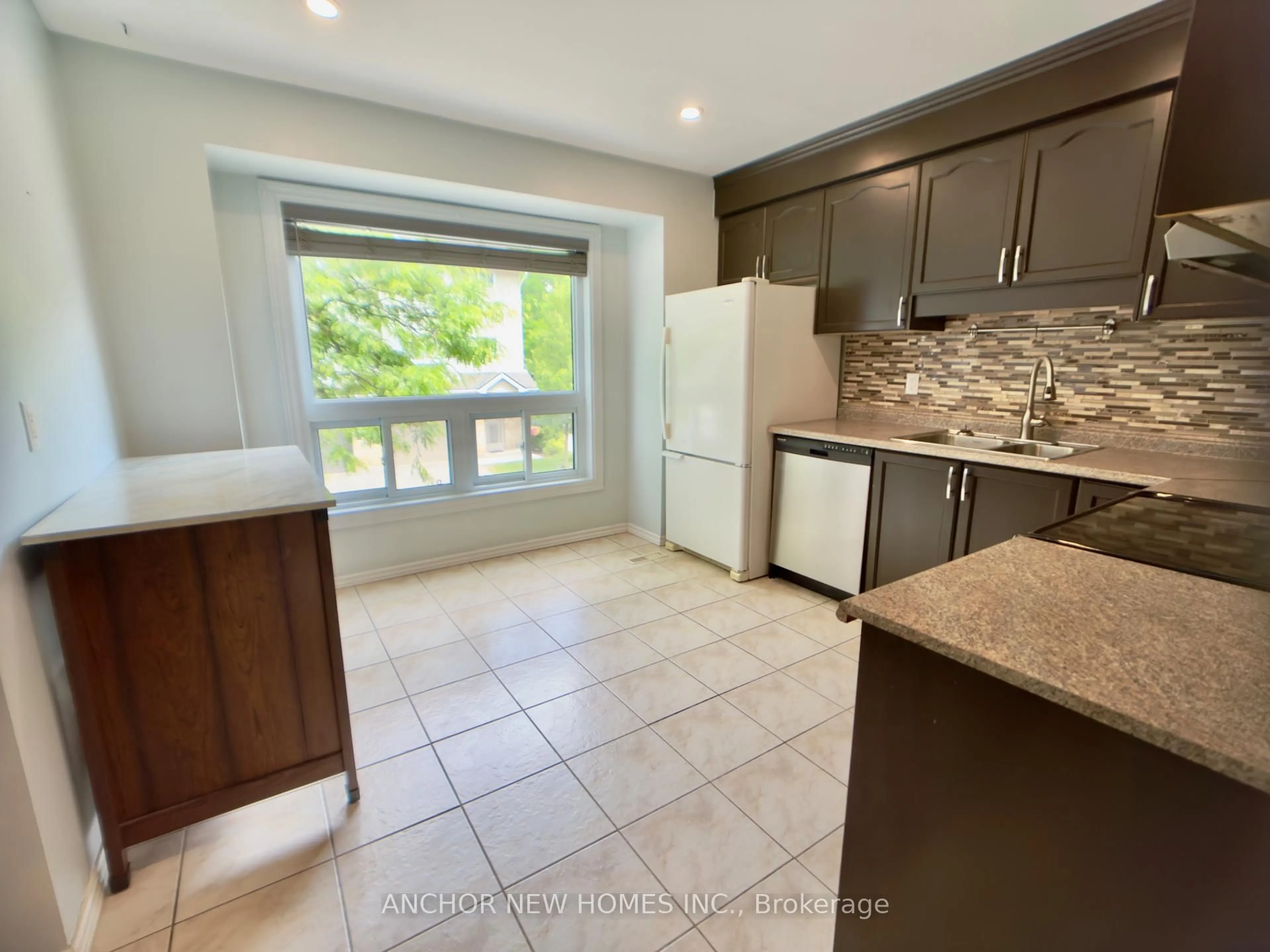 Unknown for 1990 WAVELL St #72, London East Ontario N5V 4N5