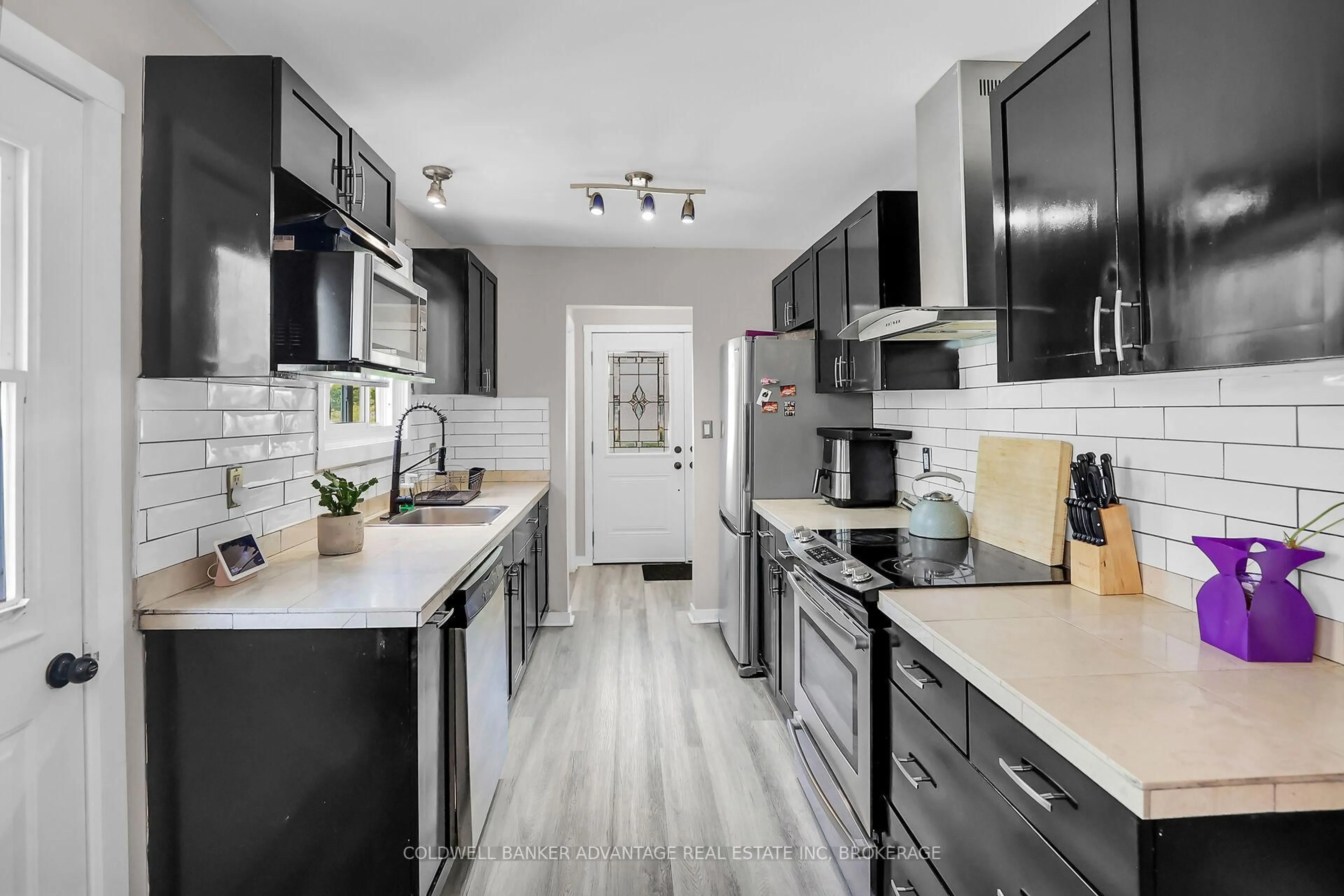 Unknown for 21 FAIRLAWN Cres, Welland Ontario L3C 5Z2