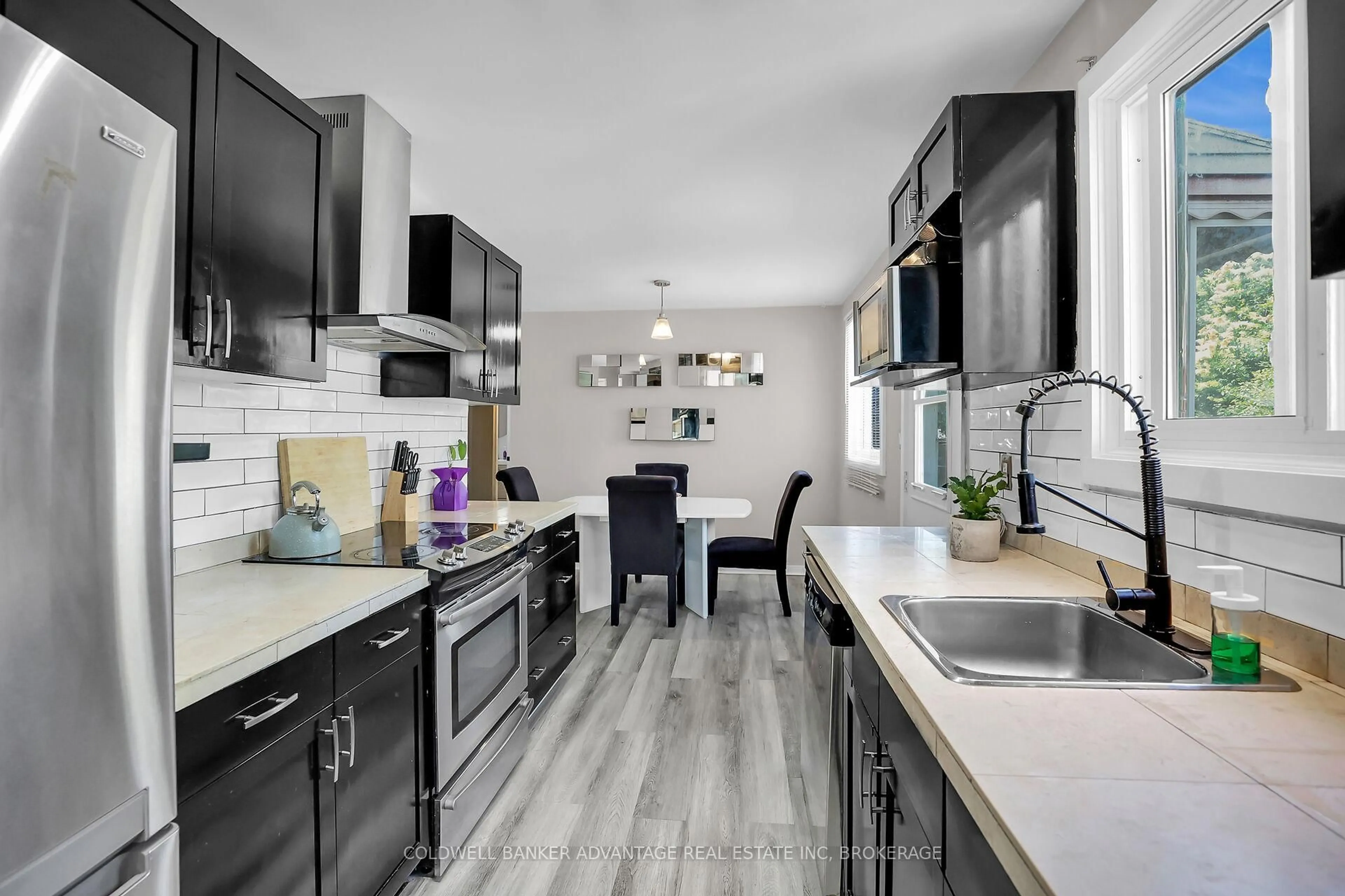 Open concept kitchen, ceramic/tile floor for 21 FAIRLAWN Cres, Welland Ontario L3C 5Z2
