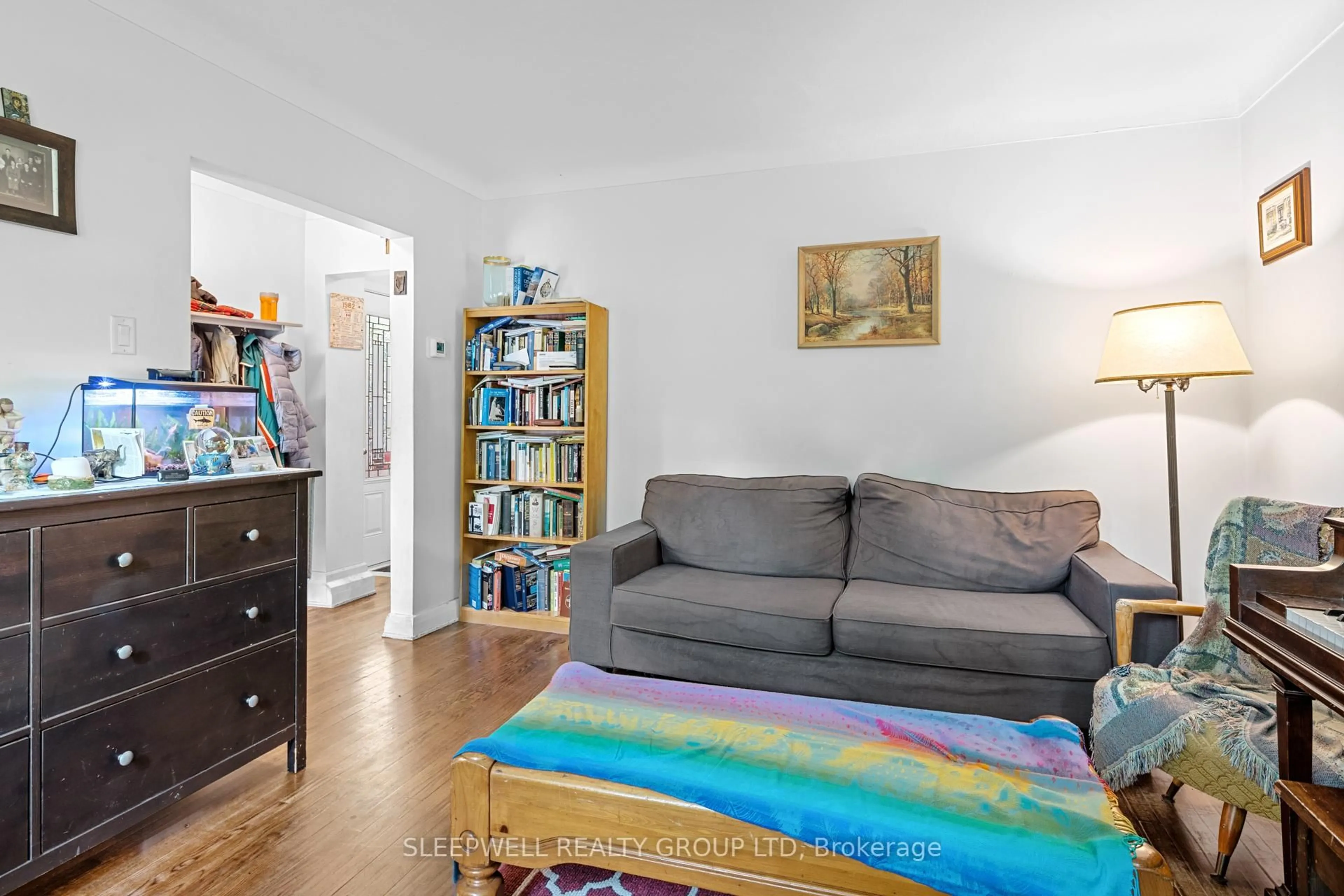 Living room with furniture, unknown for 134 Hopewell Ave, Ottawa Ontario K1S 2Z3