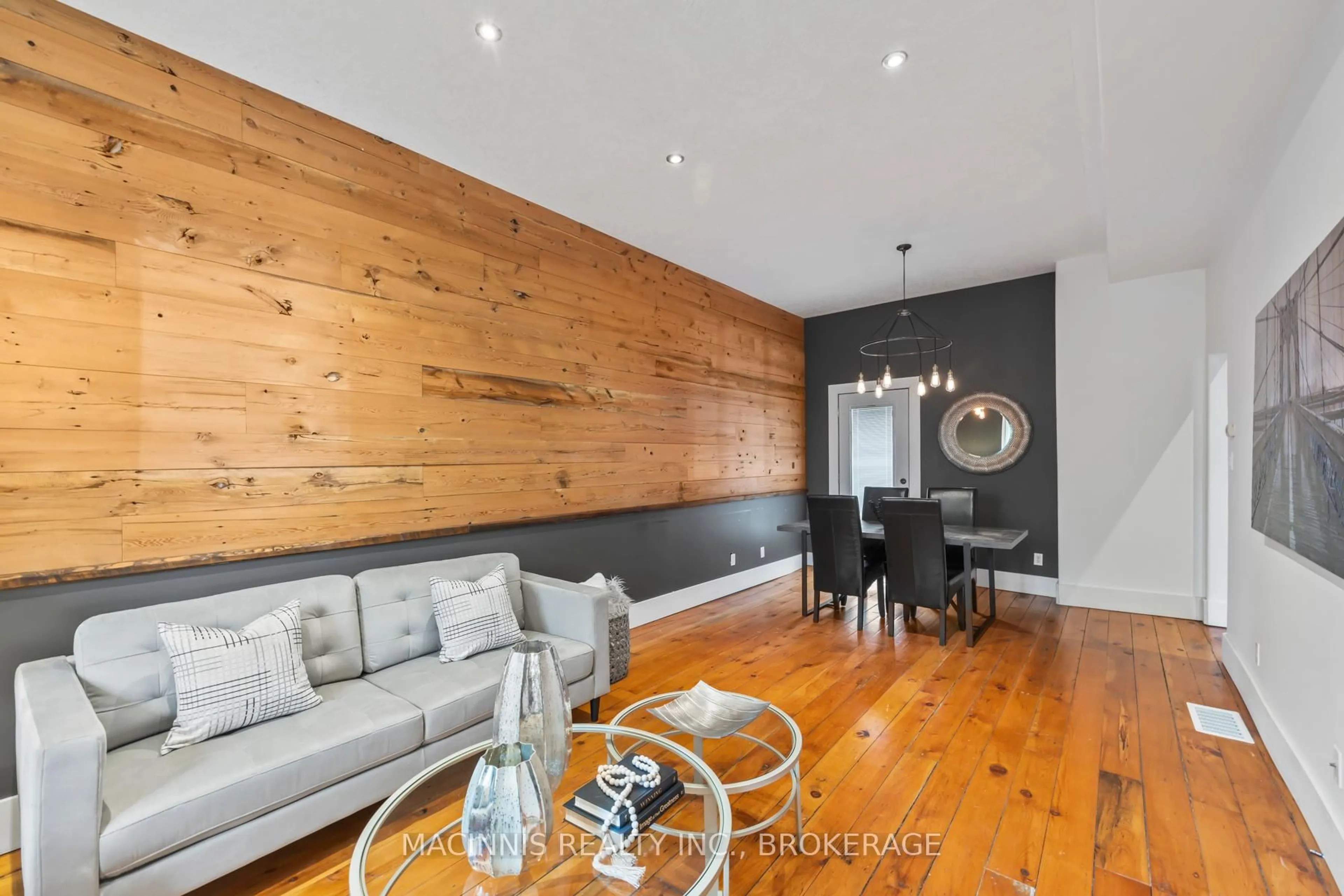 Living room with furniture, wood/laminate floor for 64 Bay St, Kingston Ontario K7K 1H6