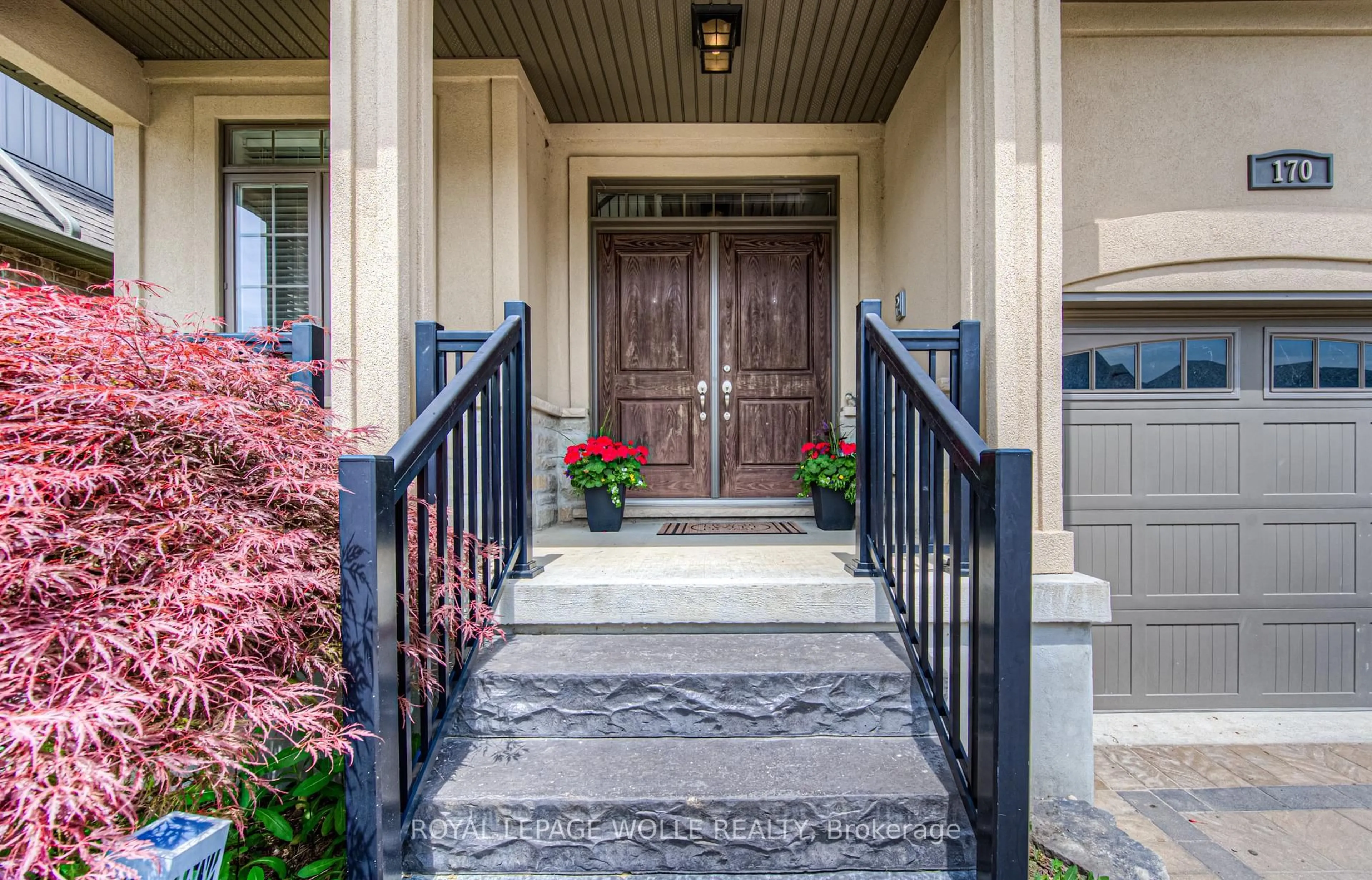 Indoor entryway for 170 Eaglecrest St, Kitchener Ontario N2K 0C5