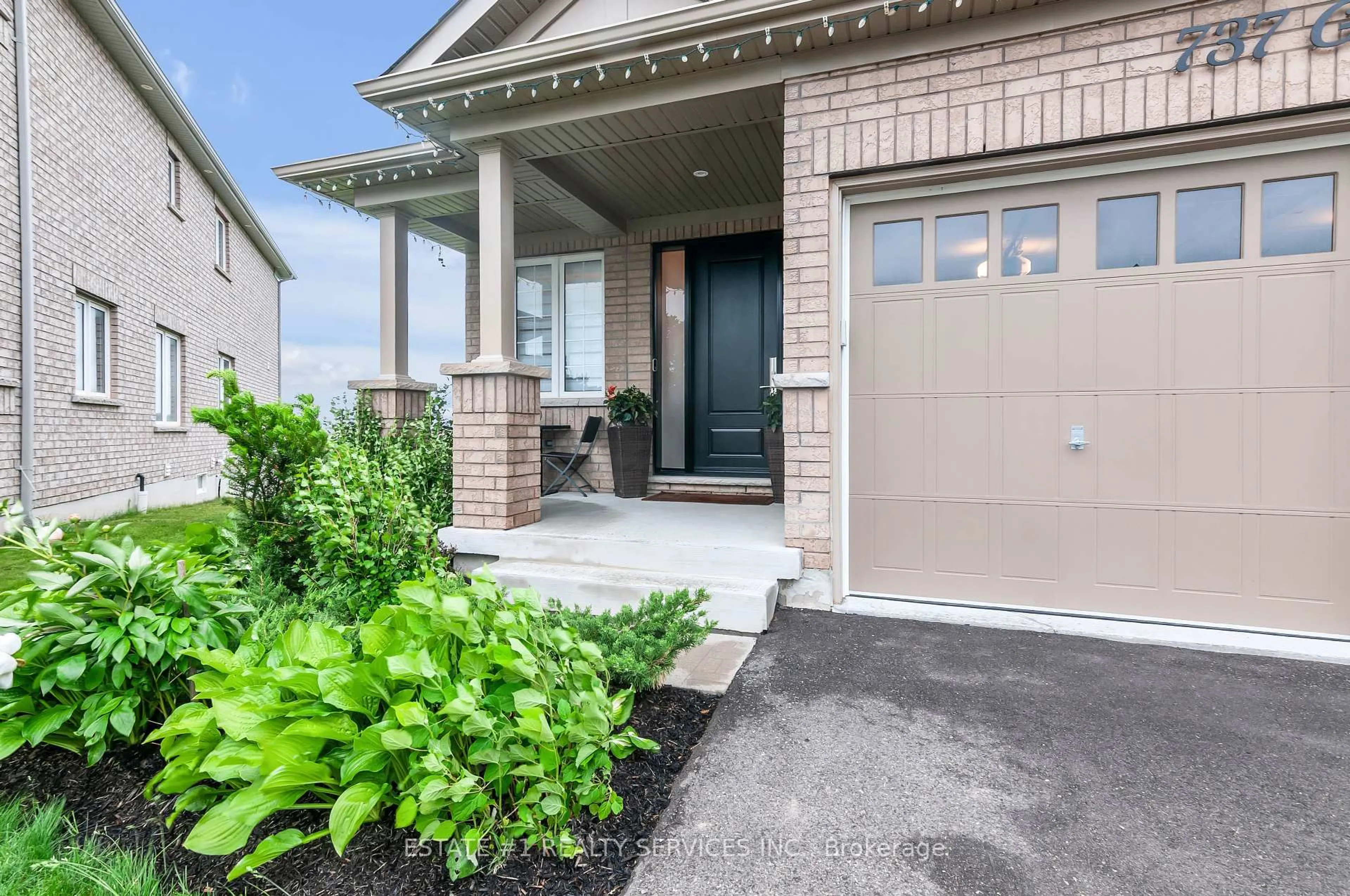 Indoor entryway for 737 Gilmour Cres, Shelburne Ontario L9V 3X2