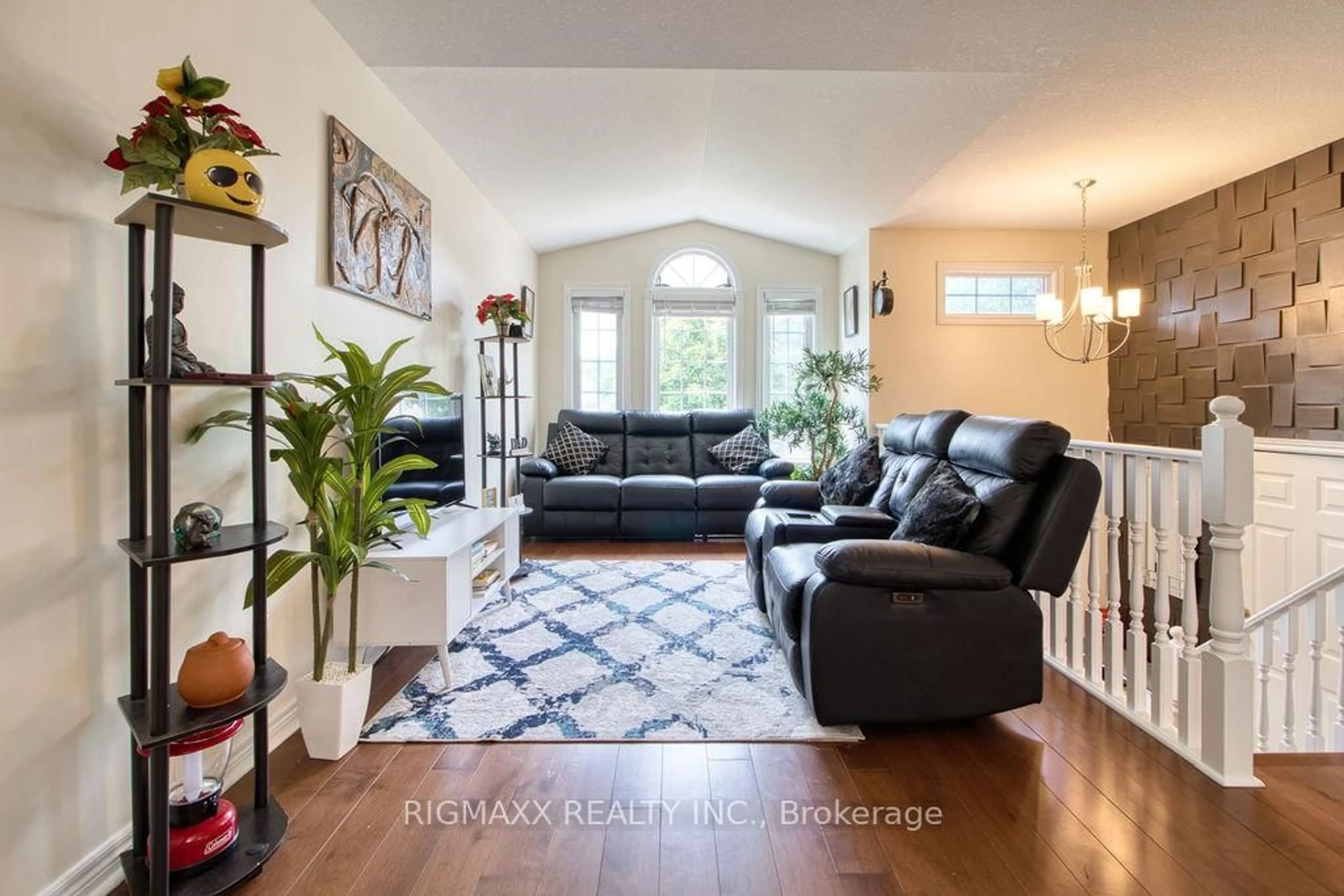 Living room with furniture, wood/laminate floor for 29 Ponsford Pl, St. Thomas Ontario N5P 4J2