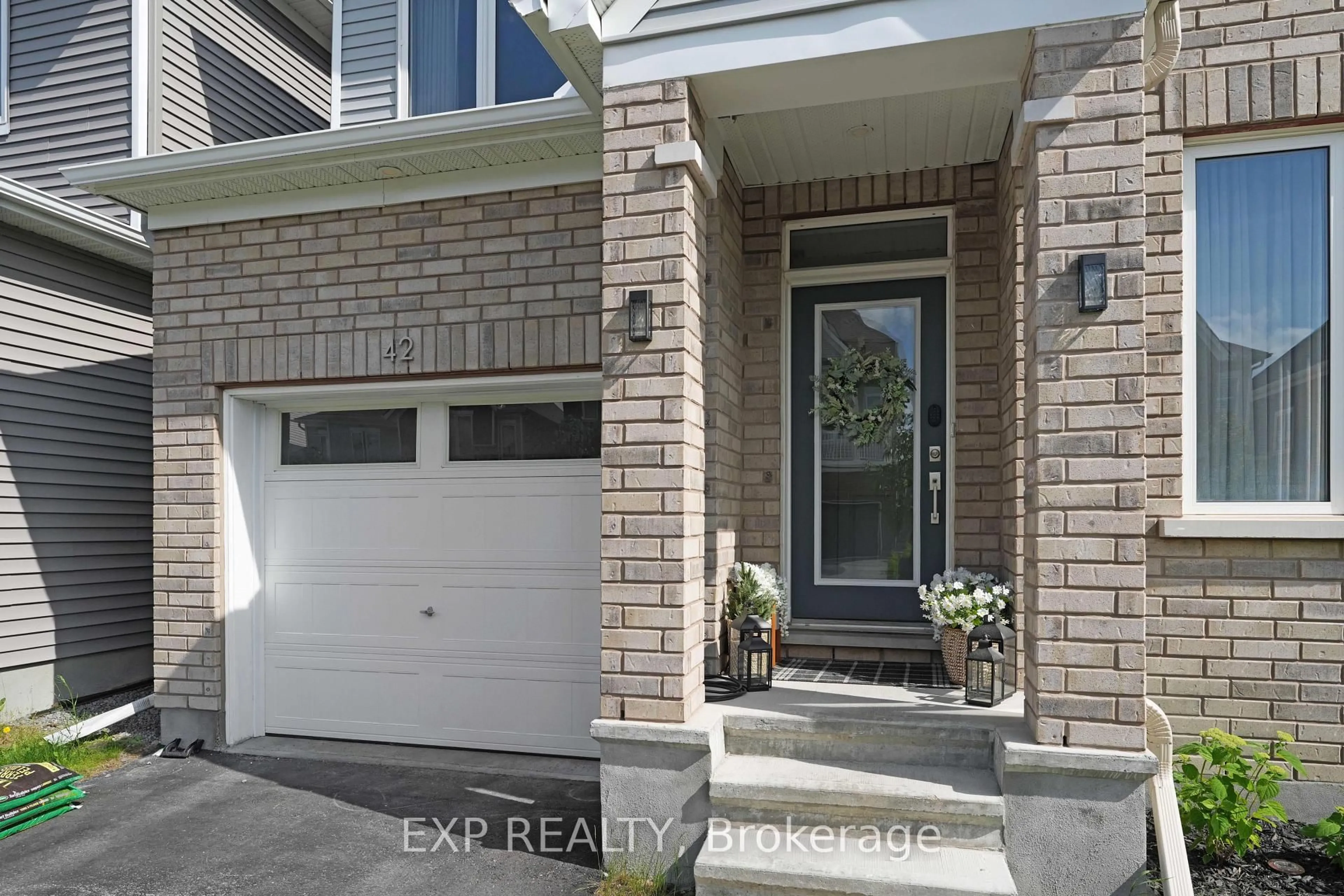 Indoor entryway for 42 Montology Way, Ottawa Ontario K2J 7A4