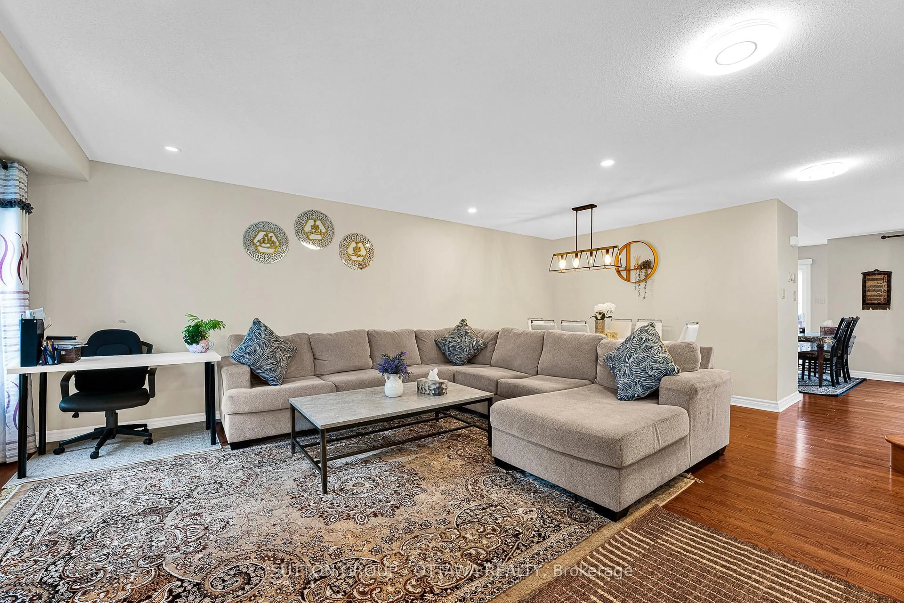 Living room with furniture, unknown for 354 Haileybury St, Ottawa Ontario K2J 0N5