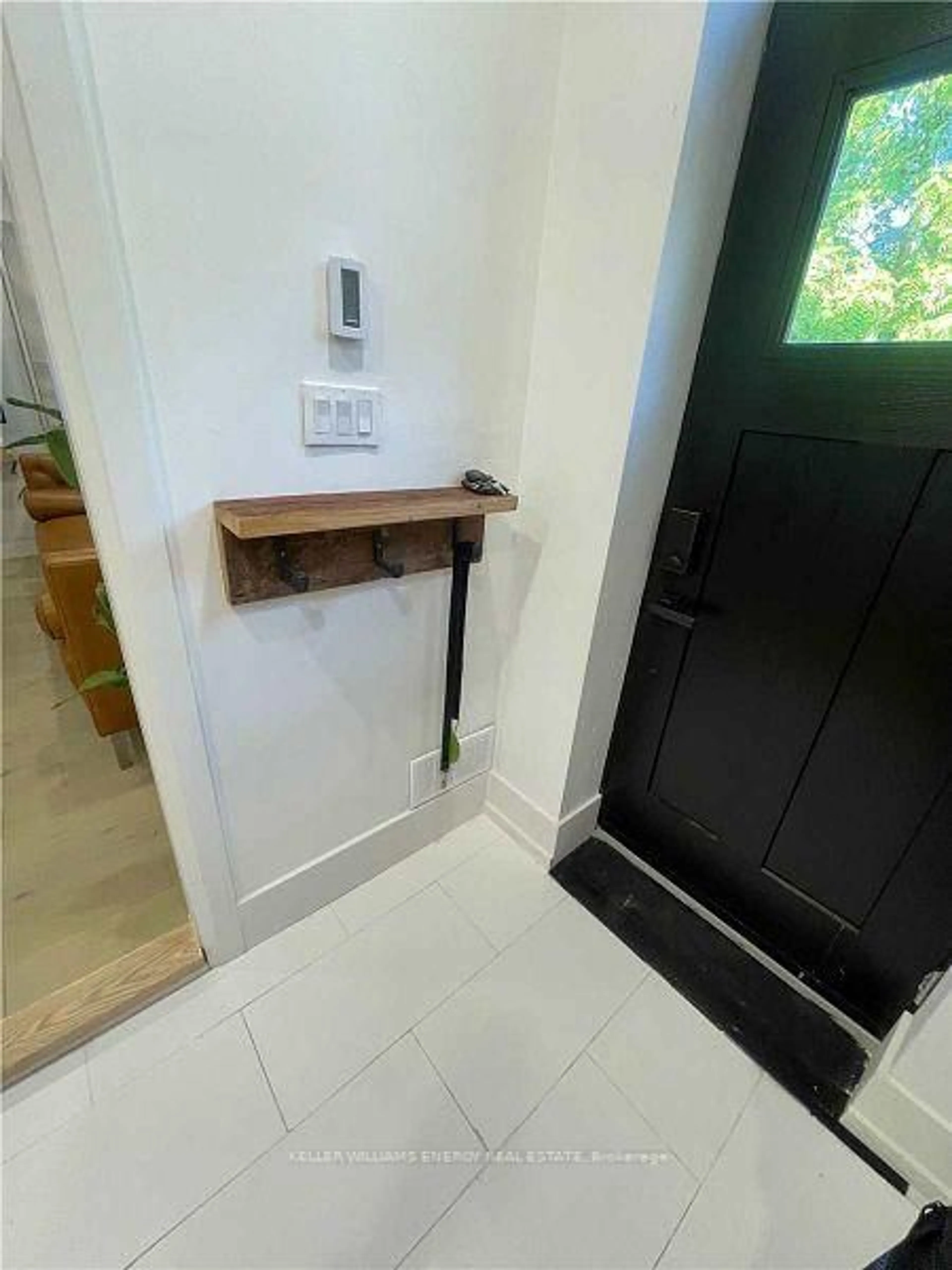Indoor entryway for 42 Margaret St, Port Hope Ontario L1A 1Y3