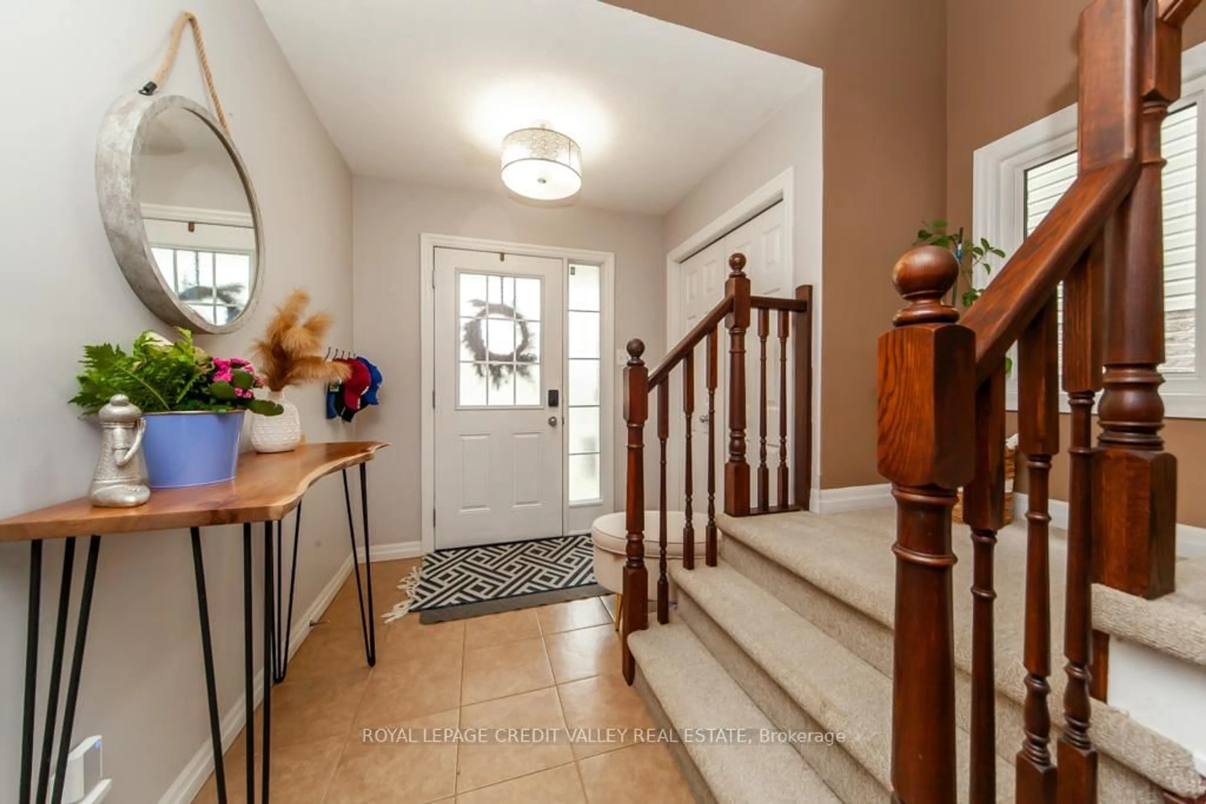 Indoor entryway for 55 Rockcliffe Dr, Kitchener Ontario N2R 1W5