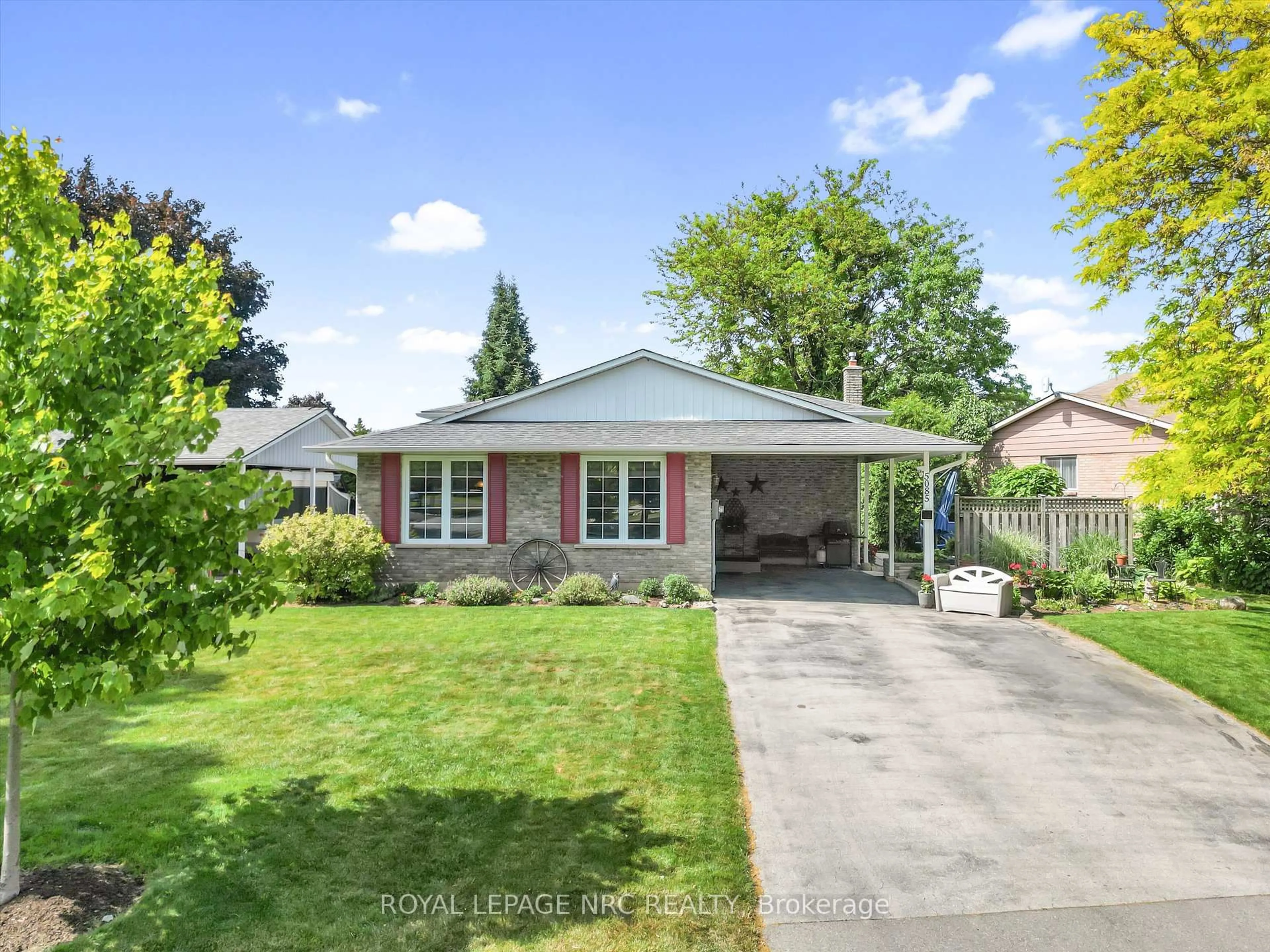 A pic from outside/outdoor area/front of a property/back of a property/a pic from drone, street for 5085 Friesen Blvd, Lincoln Ontario L3J 0A7