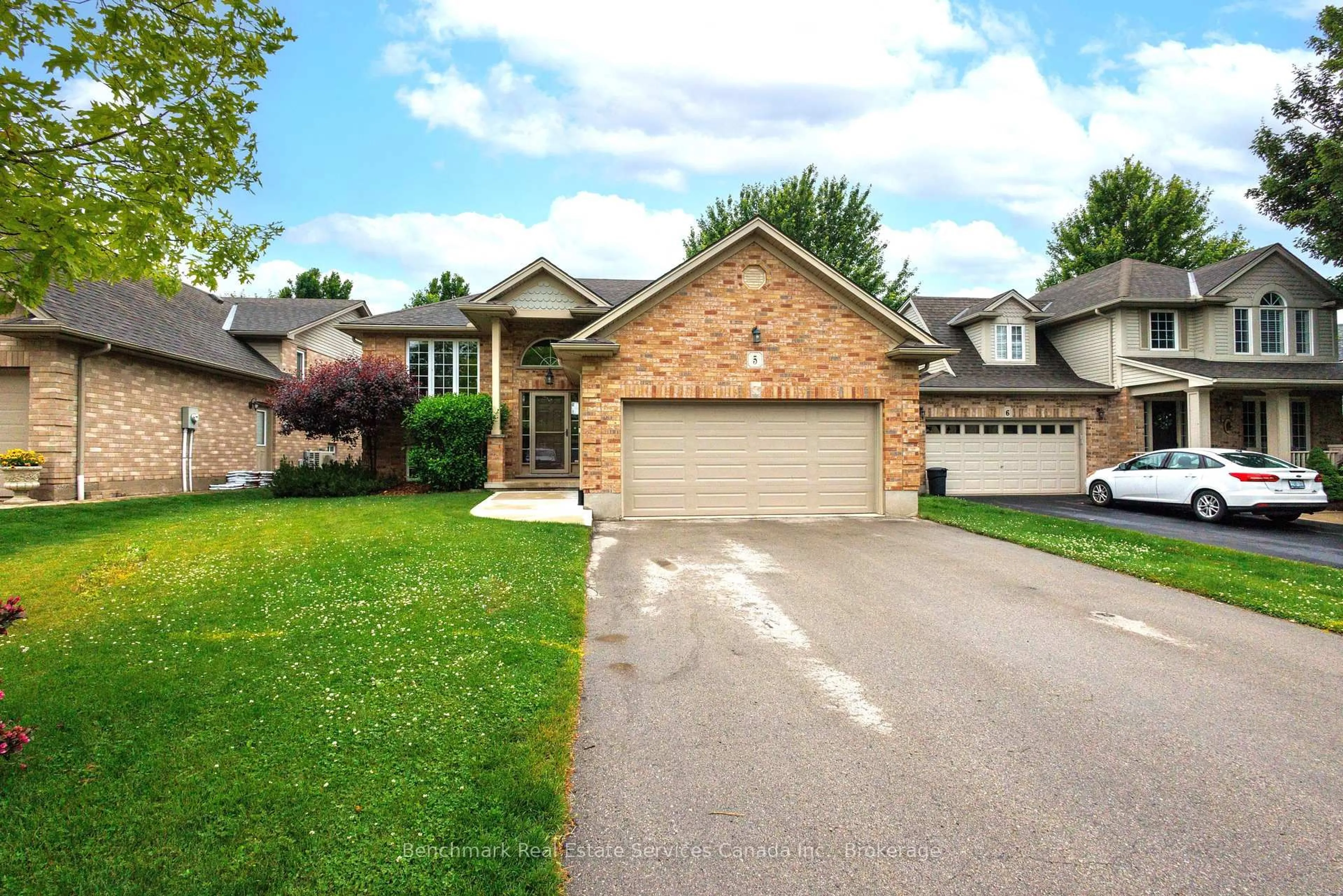 Home with brick exterior material, street for 5 Oakwood Crt, St. Marys Ontario N4X 1B2