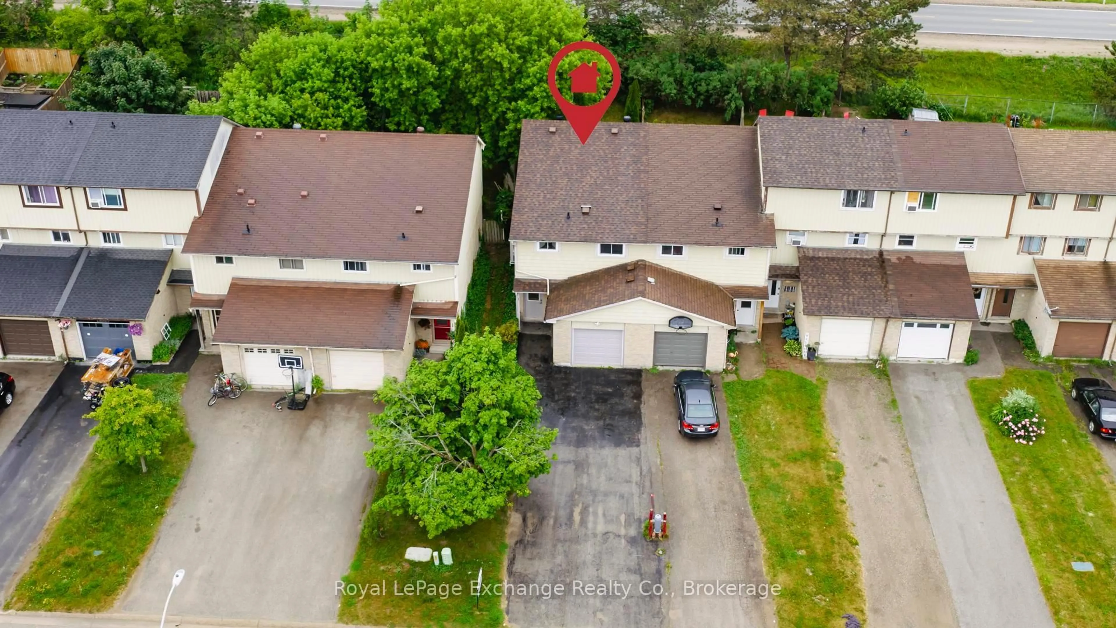A pic from outside/outdoor area/front of a property/back of a property/a pic from drone, street for 652 Hunter St, Kincardine Ontario N2Z 1S1