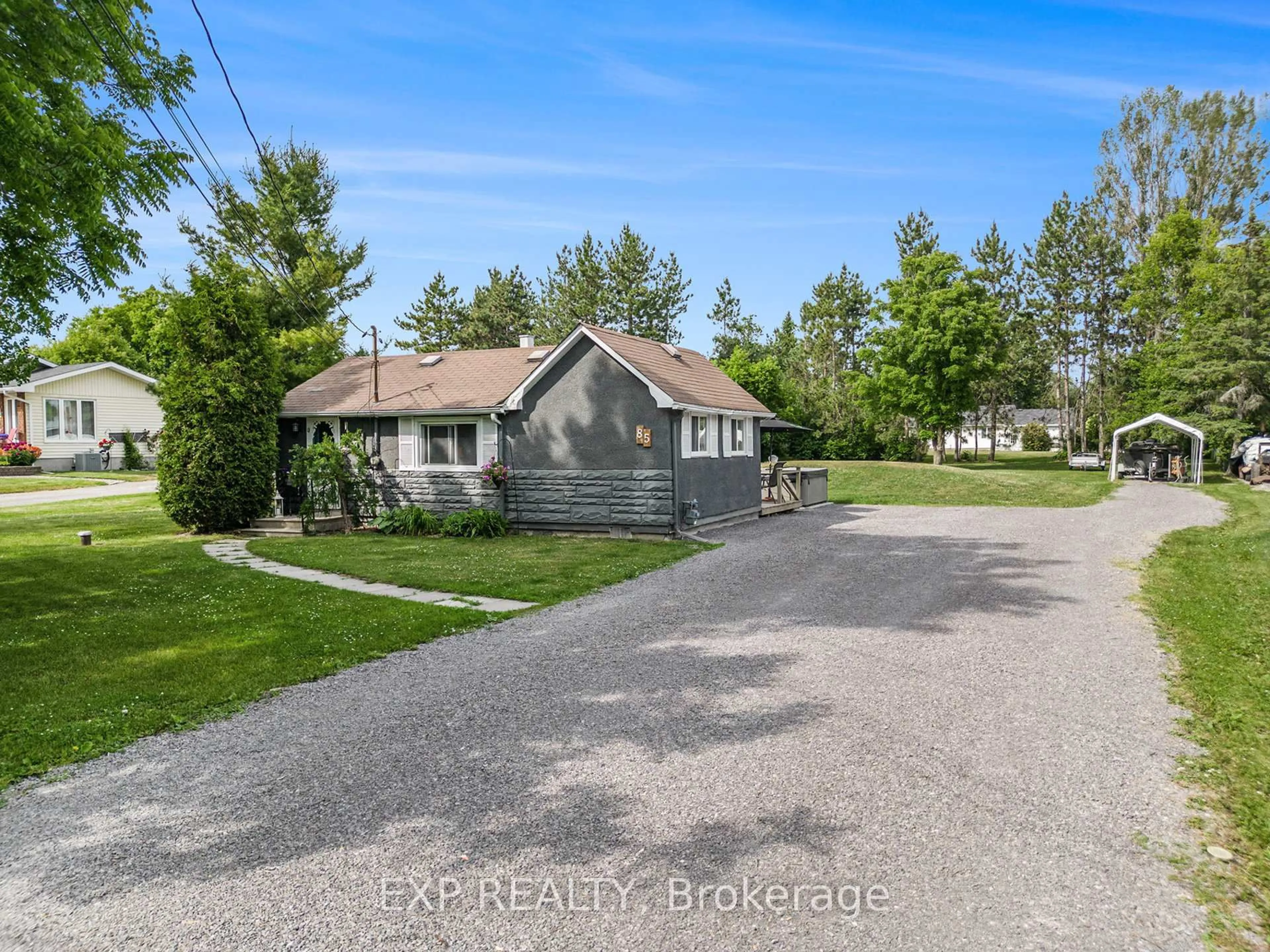 A pic from outside/outdoor area/front of a property/back of a property/a pic from drone, street for 85 Moore St, Arnprior Ontario K7S 1G3