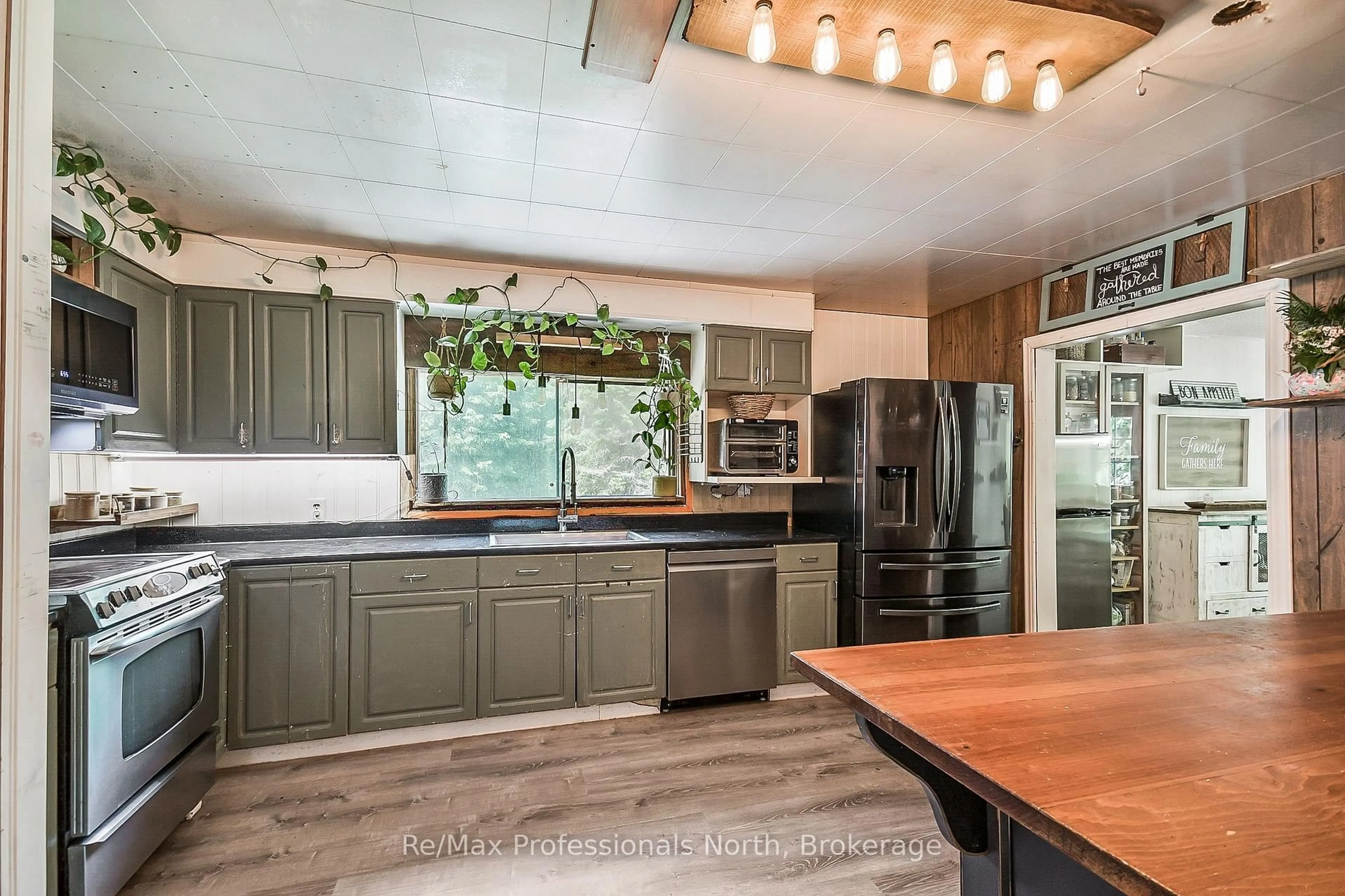 Open concept kitchen, unknown for 1014 MANITOBA St, Bracebridge Ontario P1L 0K8