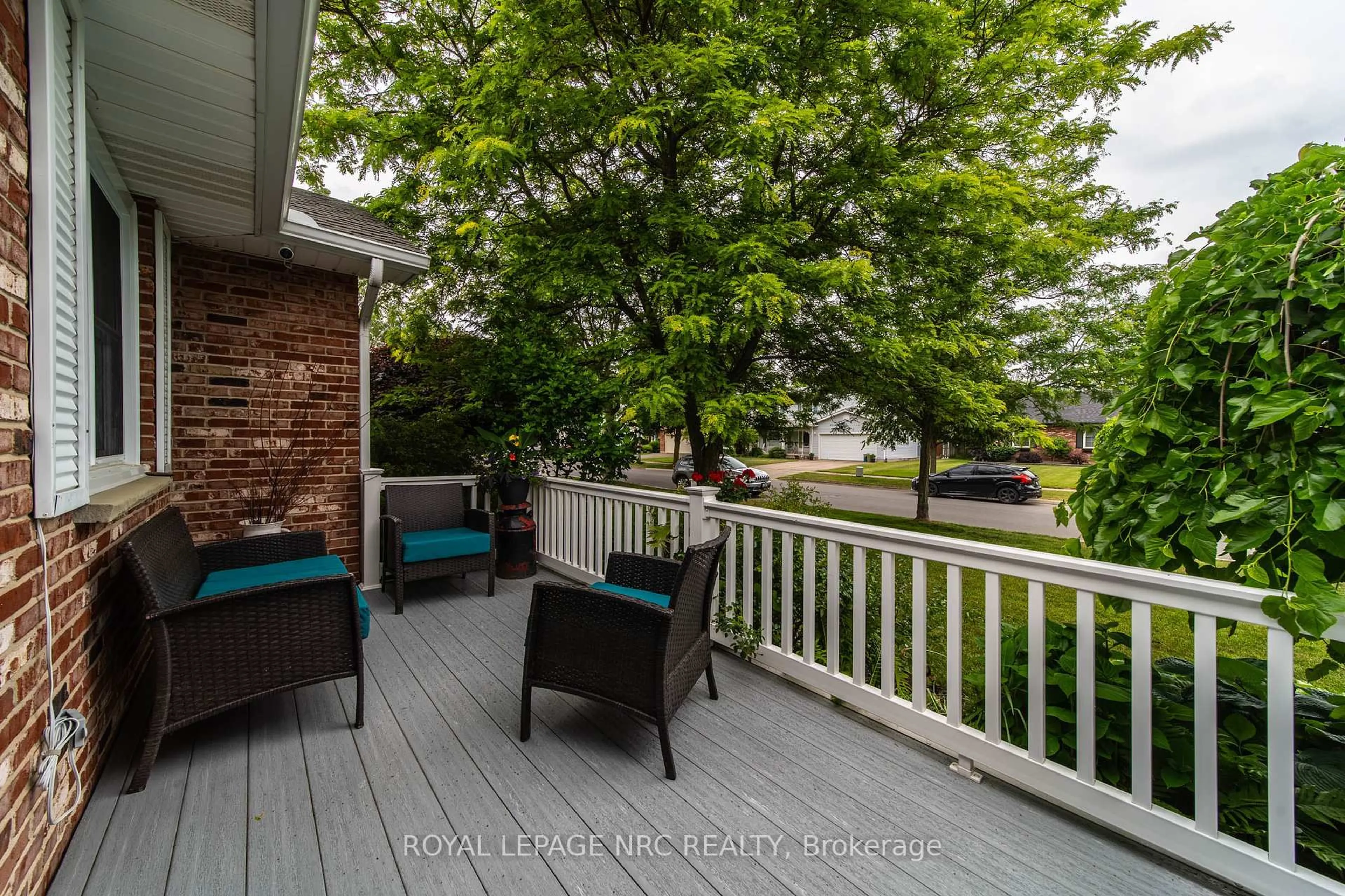 Patio, water/lake/river/ocean view for 135 Green Pointe Dr, Welland Ontario L3C 6Y6