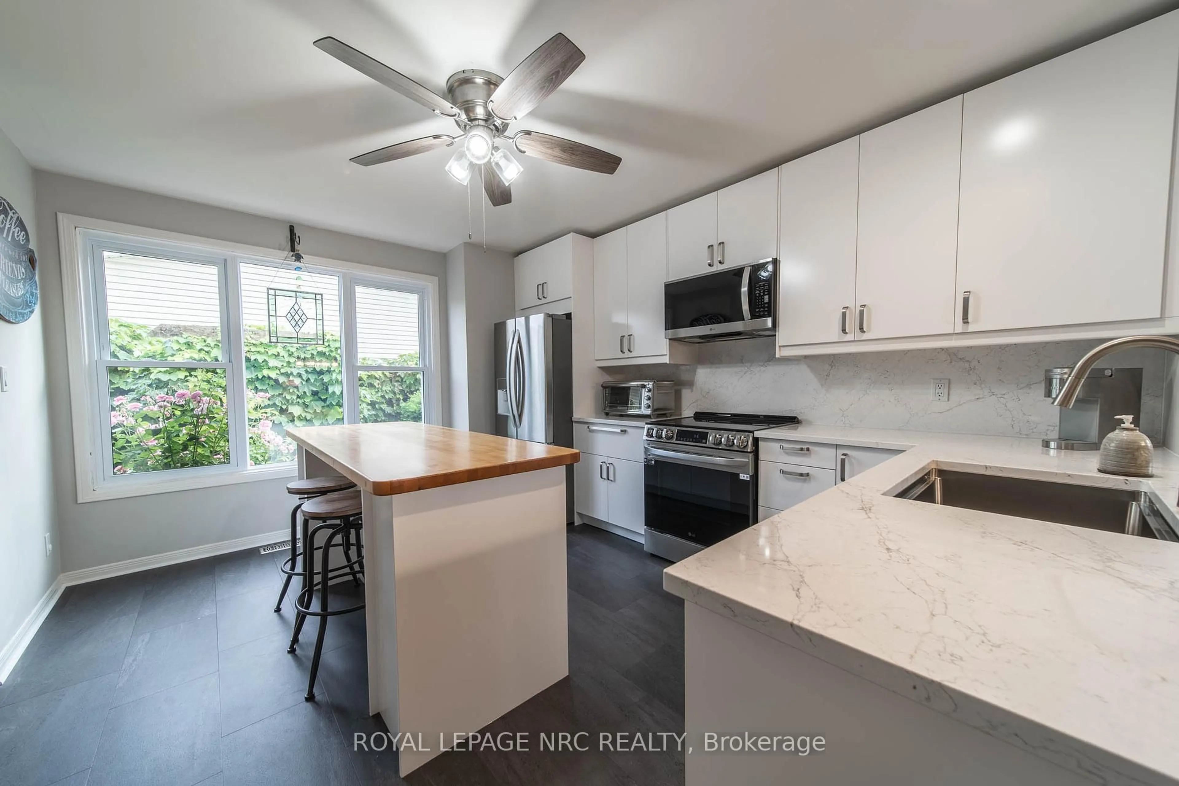 Open concept kitchen, unknown for 135 Green Pointe Dr, Welland Ontario L3C 6Y6