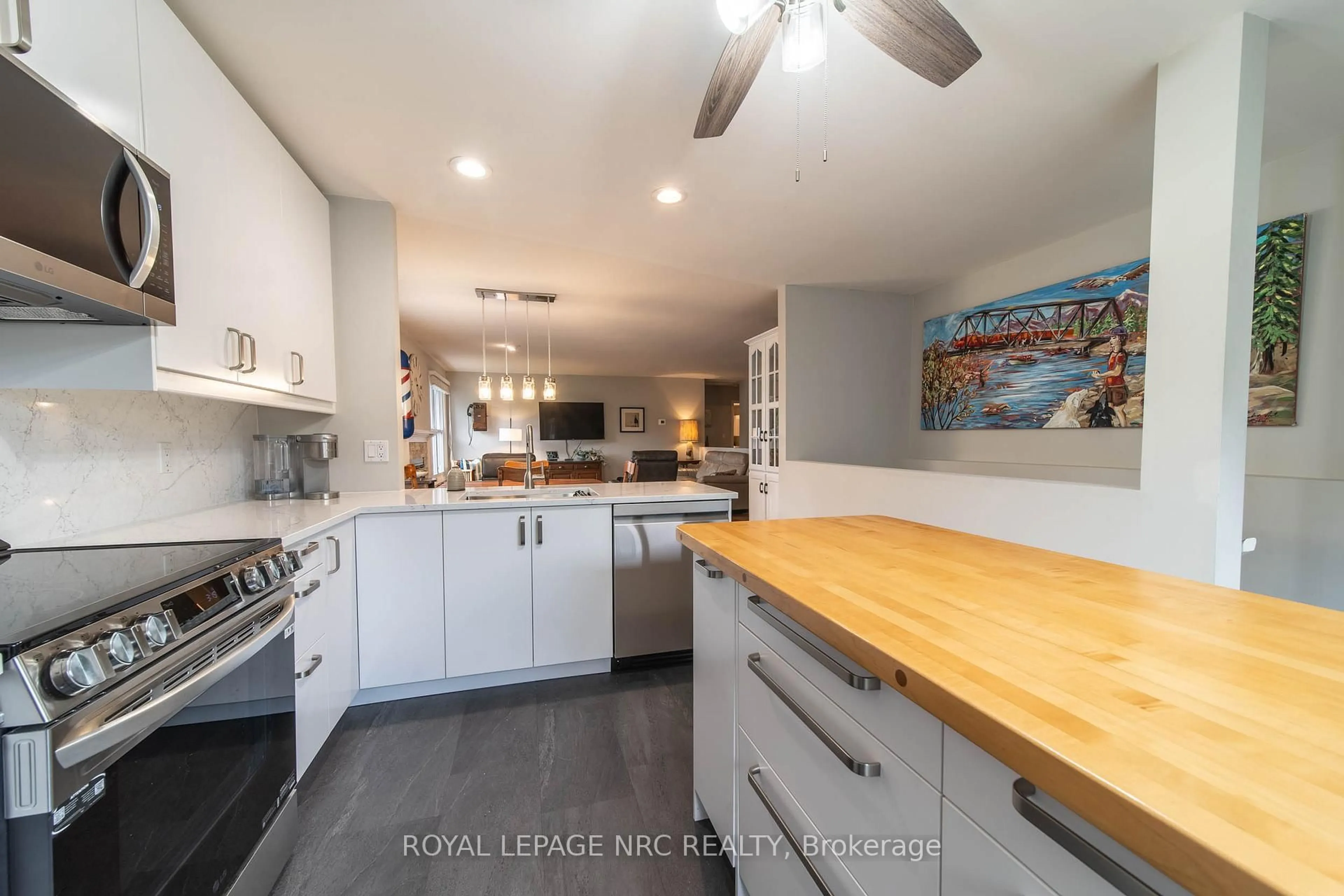 Open concept kitchen, unknown for 135 Green Pointe Dr, Welland Ontario L3C 6Y6