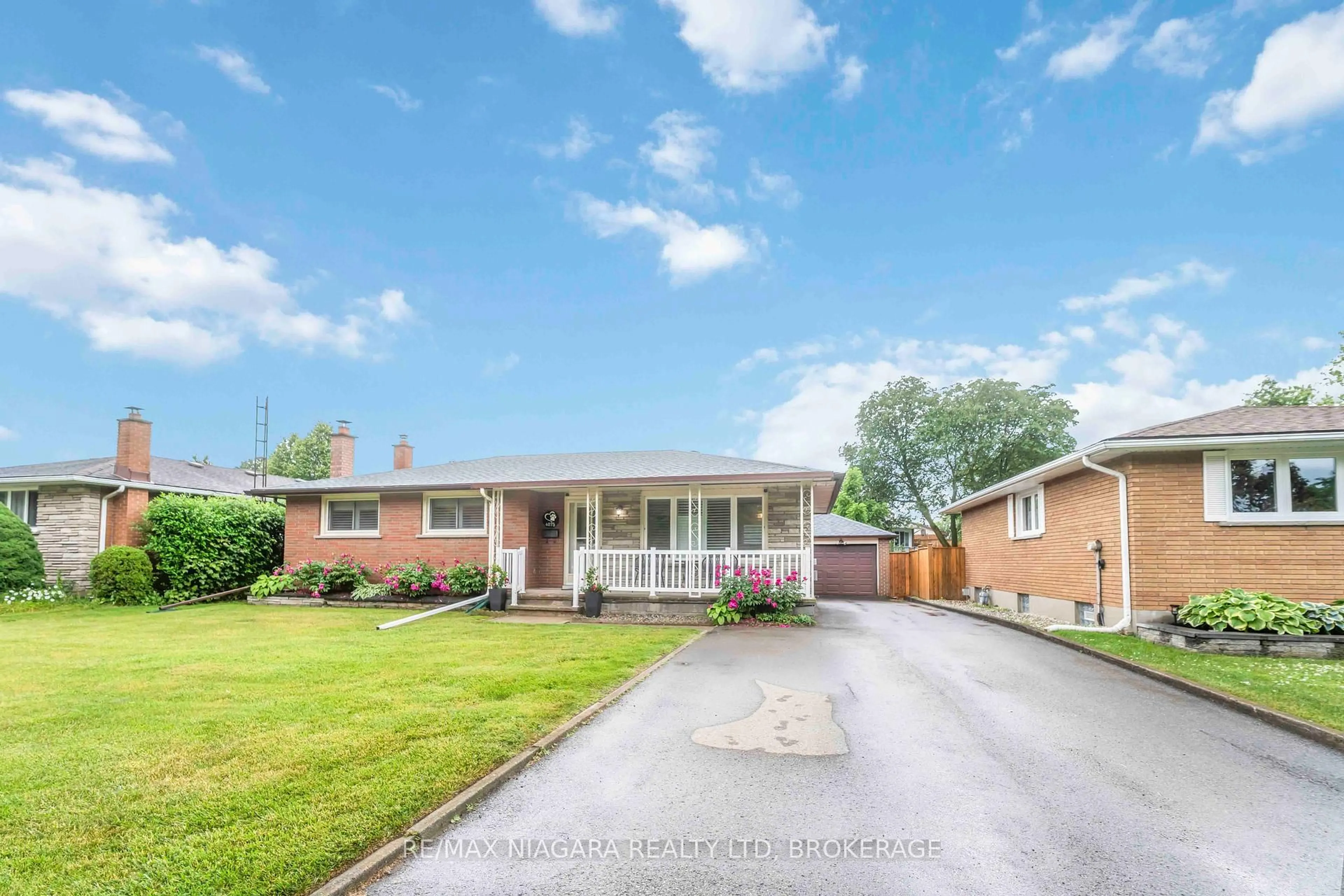 Home with brick exterior material, street for 4075 Pettit Ave, Niagara Falls Ontario L2E 6K4
