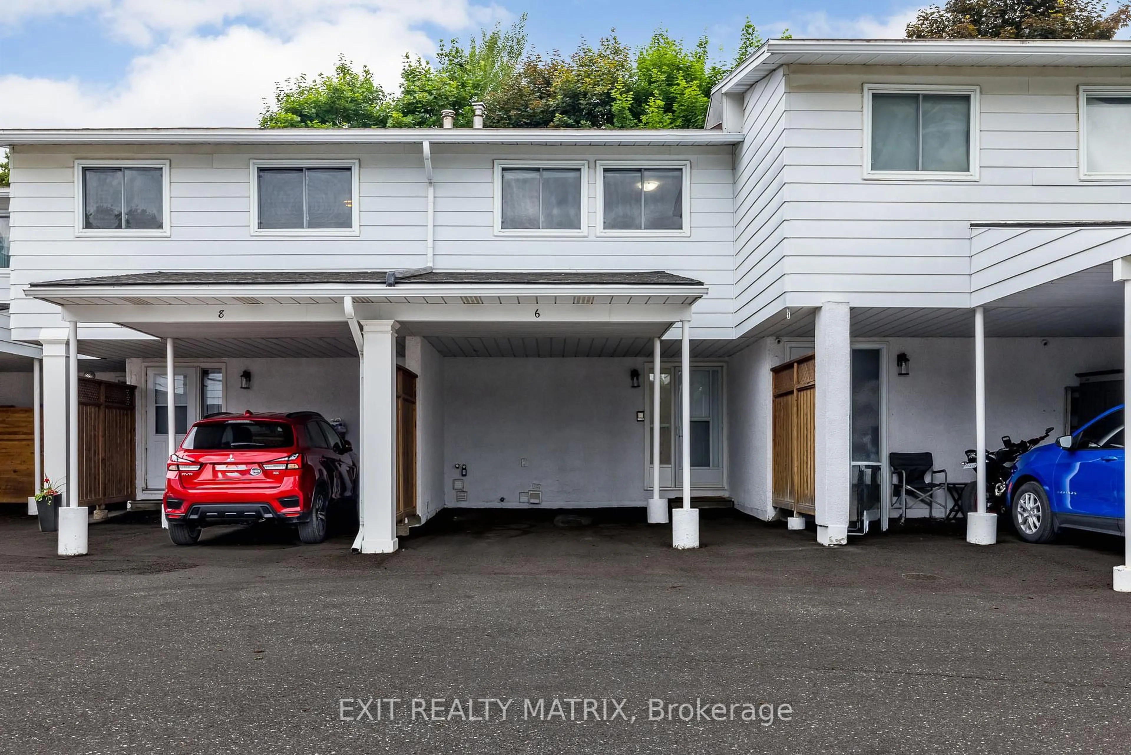 Indoor garage for 6 Alison Korn Private, Ottawa Ontario K2H 8M6