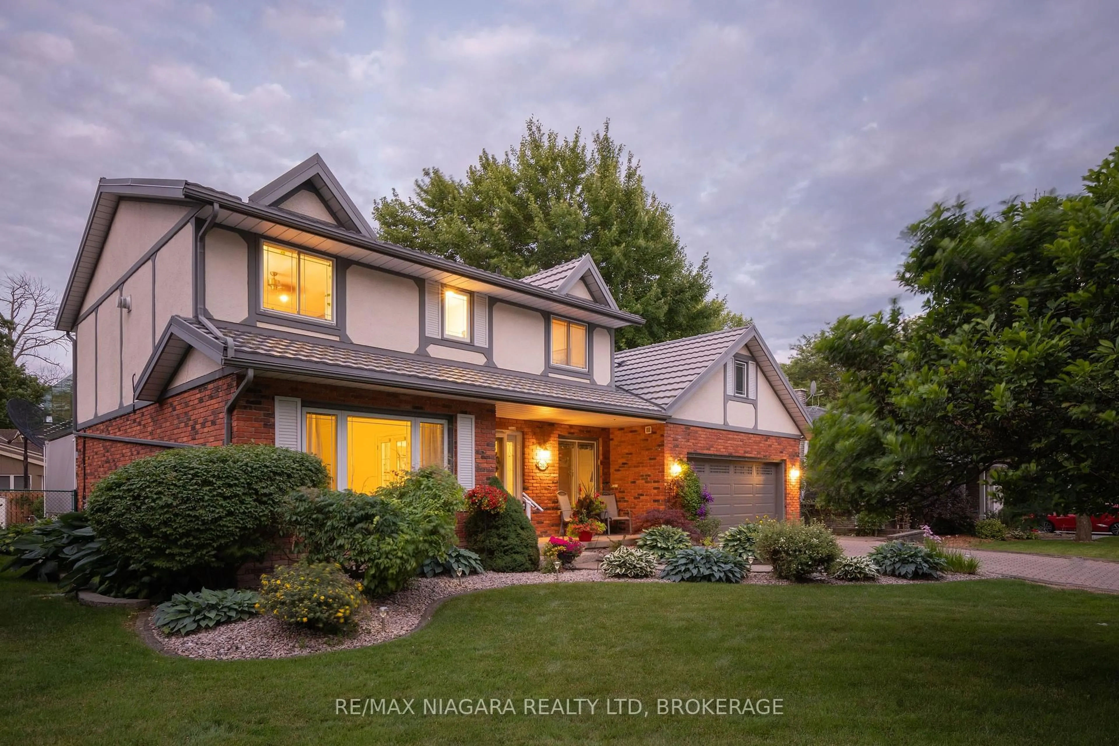 Home with brick exterior material, street for 2550 Noella Crt, Niagara Falls Ontario L2J 3G9