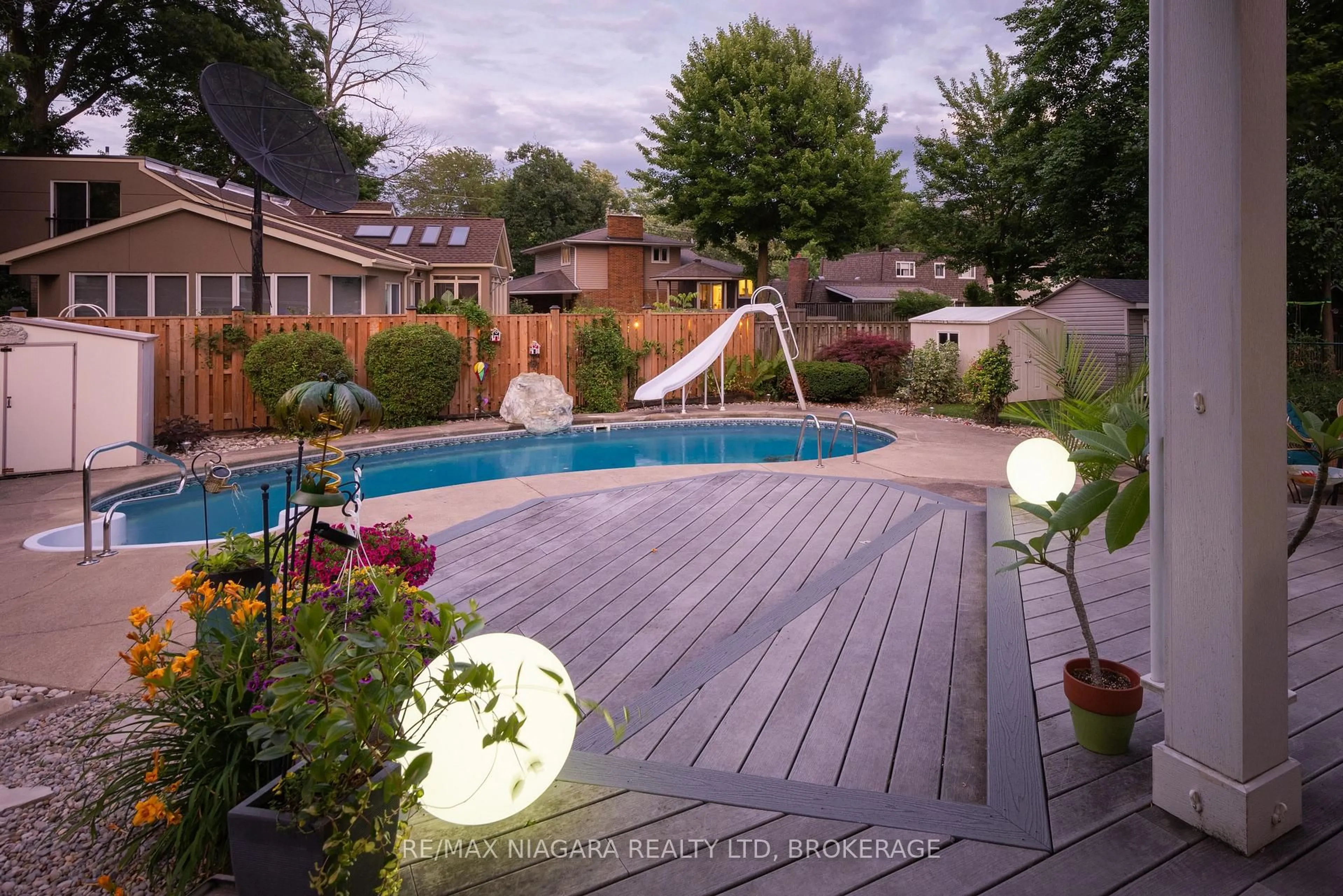 Pool for 2550 Noella Crt, Niagara Falls Ontario L2J 3G9