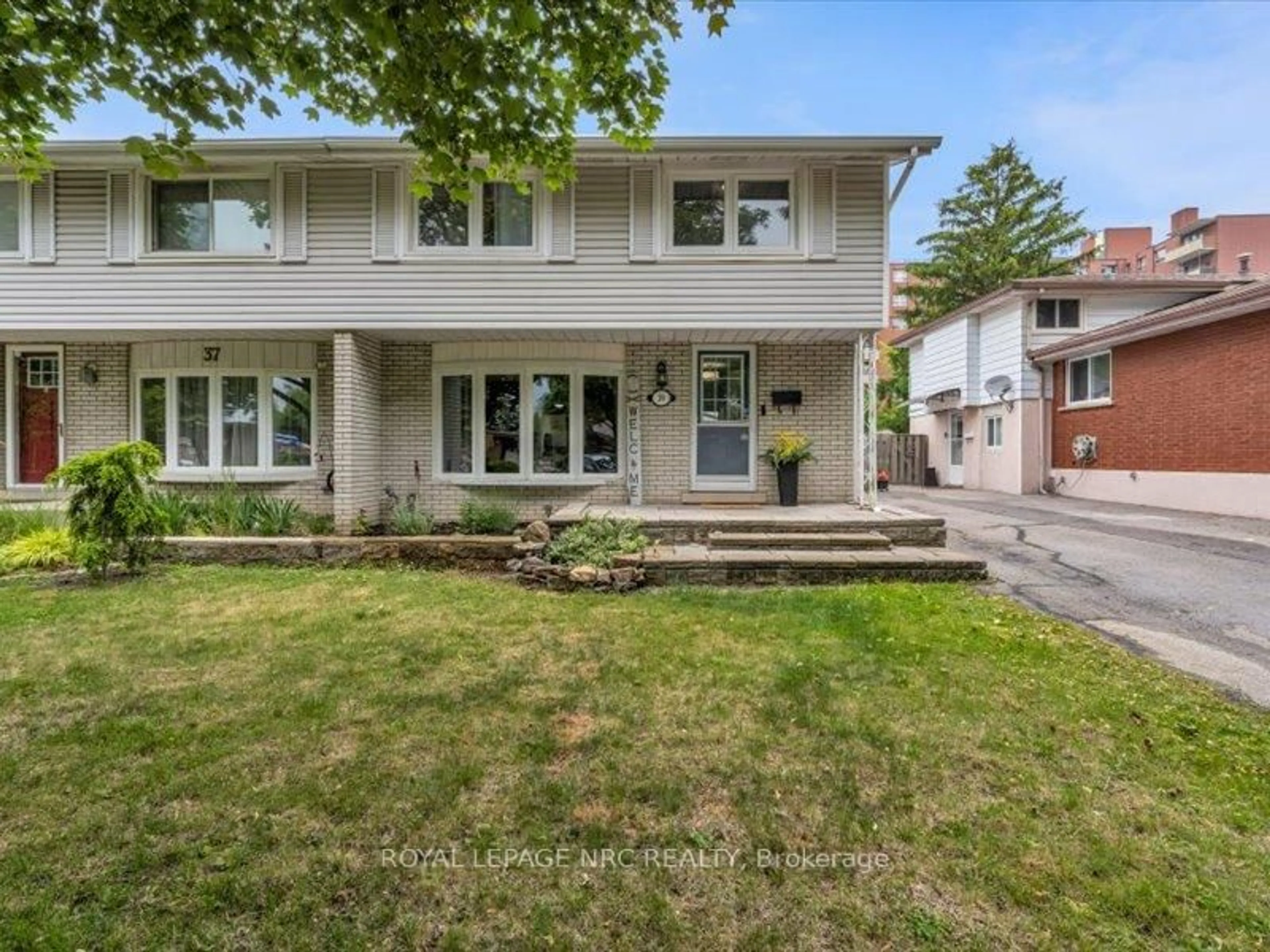 Unknown for 39 Meadowlark St, Hamilton Ontario L9A 2K4