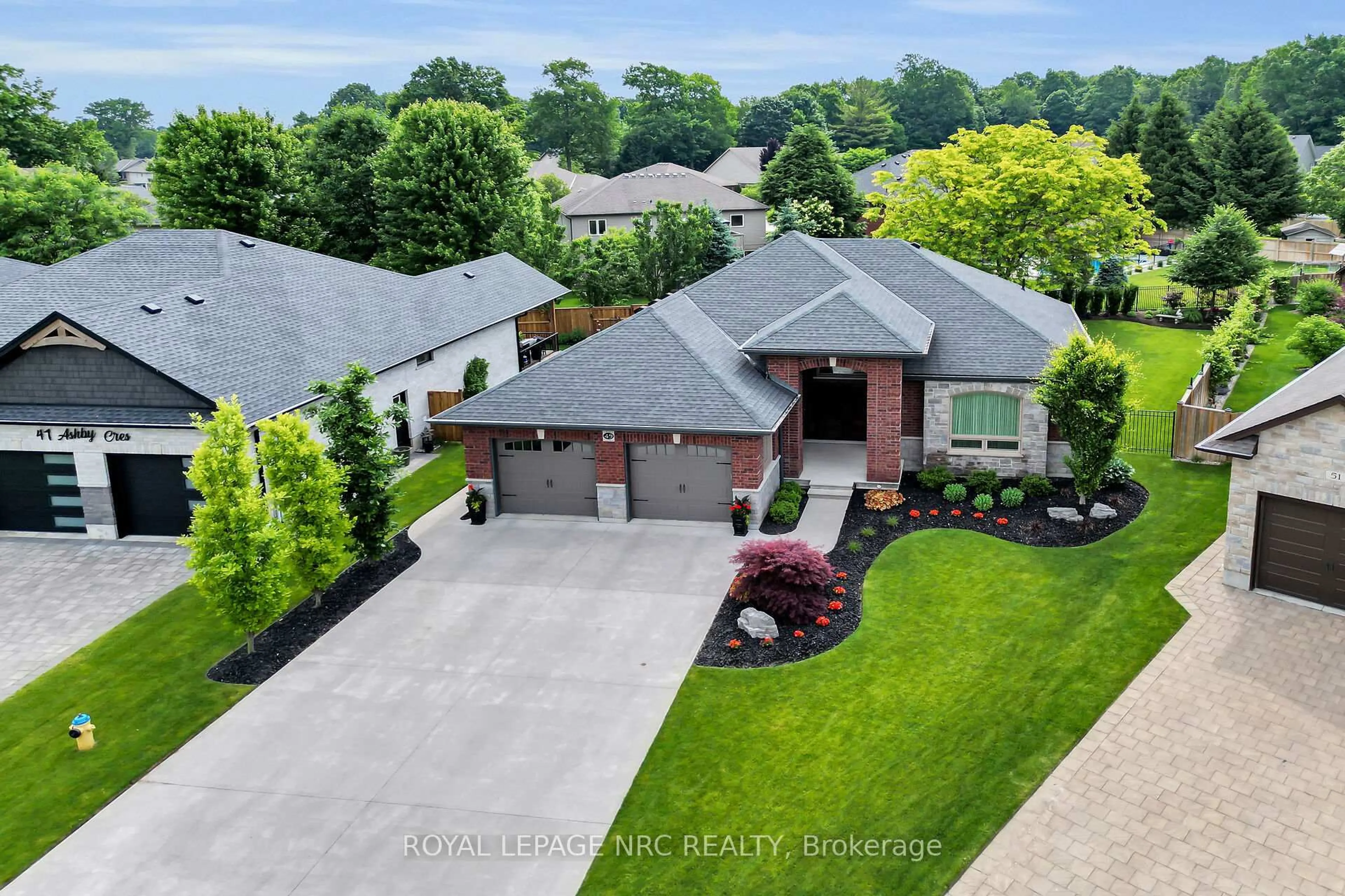 A pic from outside/outdoor area/front of a property/back of a property/a pic from drone, street for 49 Ashby Cres, Strathroy-Caradoc Ontario N7G 0C9