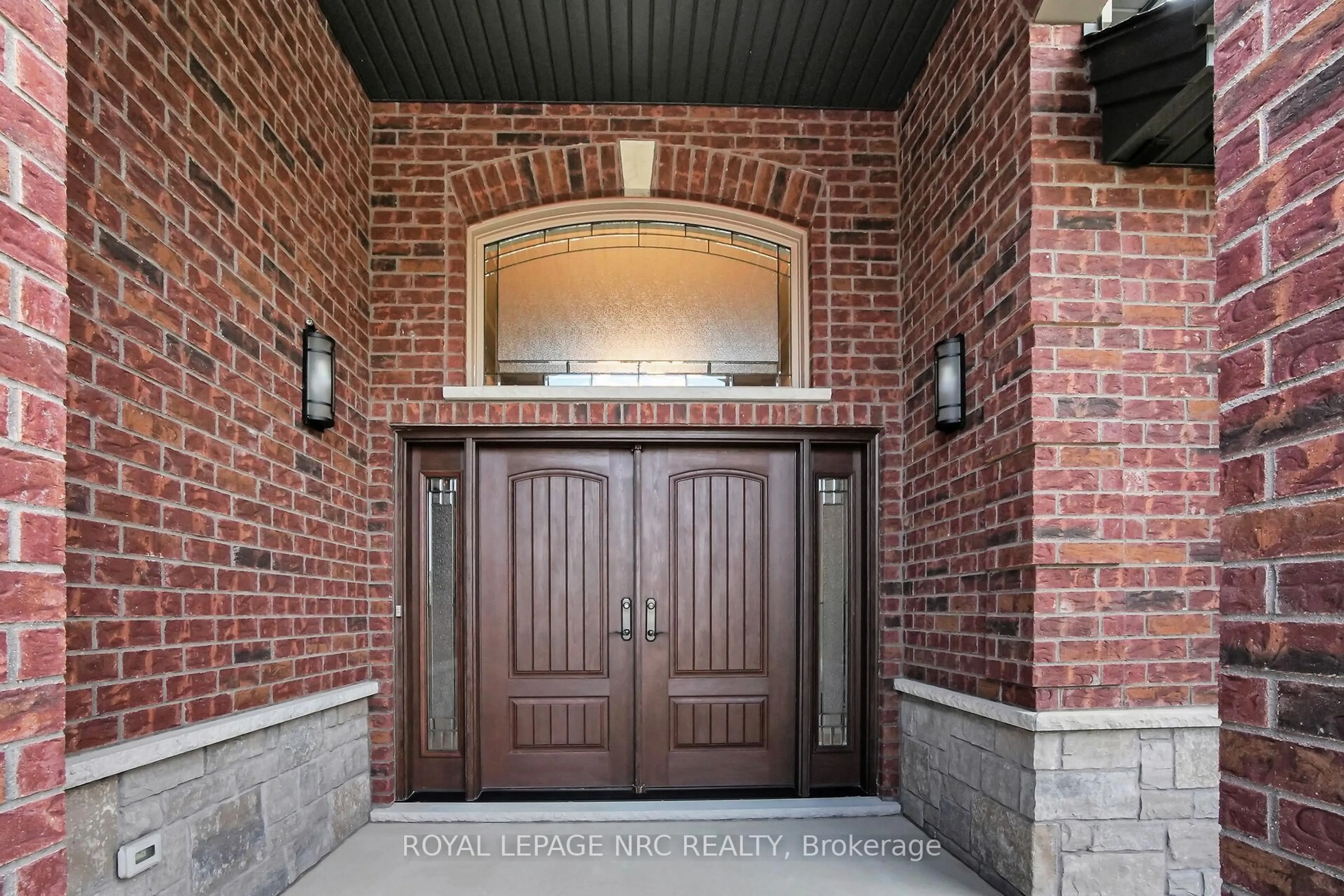 Indoor entryway for 49 Ashby Cres, Strathroy-Caradoc Ontario N7G 0C9