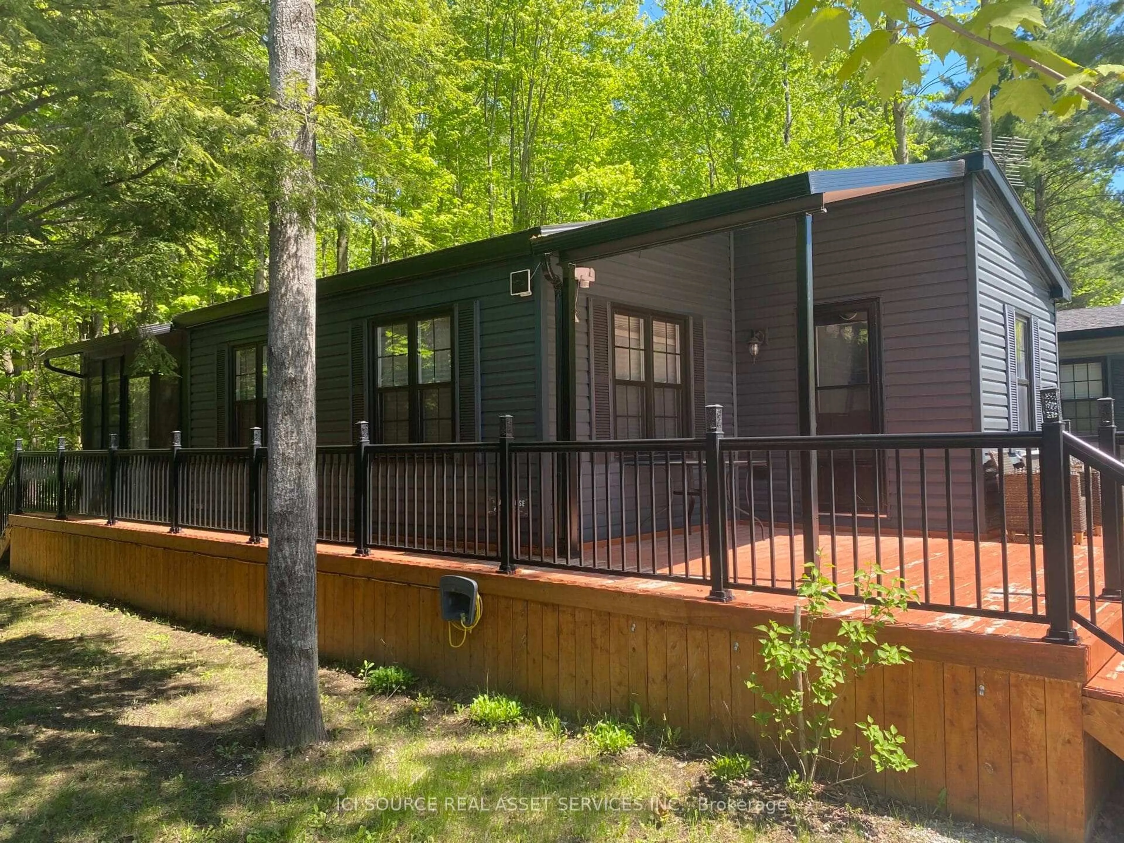 Home with vinyl exterior material, unknown for 1082 Shamrock Marina Rd #SMR220, Gravenhurst Ontario P0E 1N0