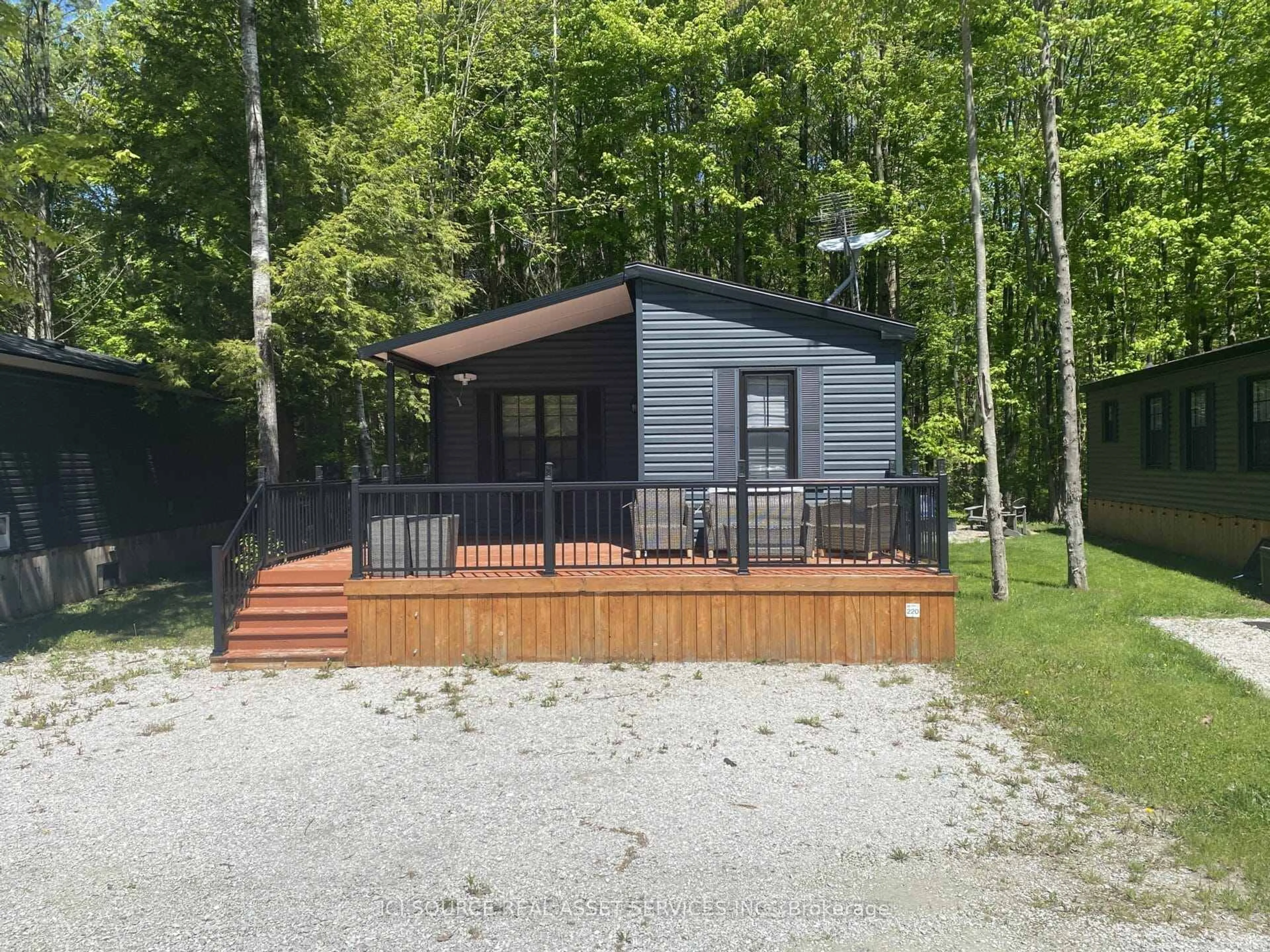 Shed for 1082 Shamrock Marina Rd #SMR220, Gravenhurst Ontario P0E 1N0