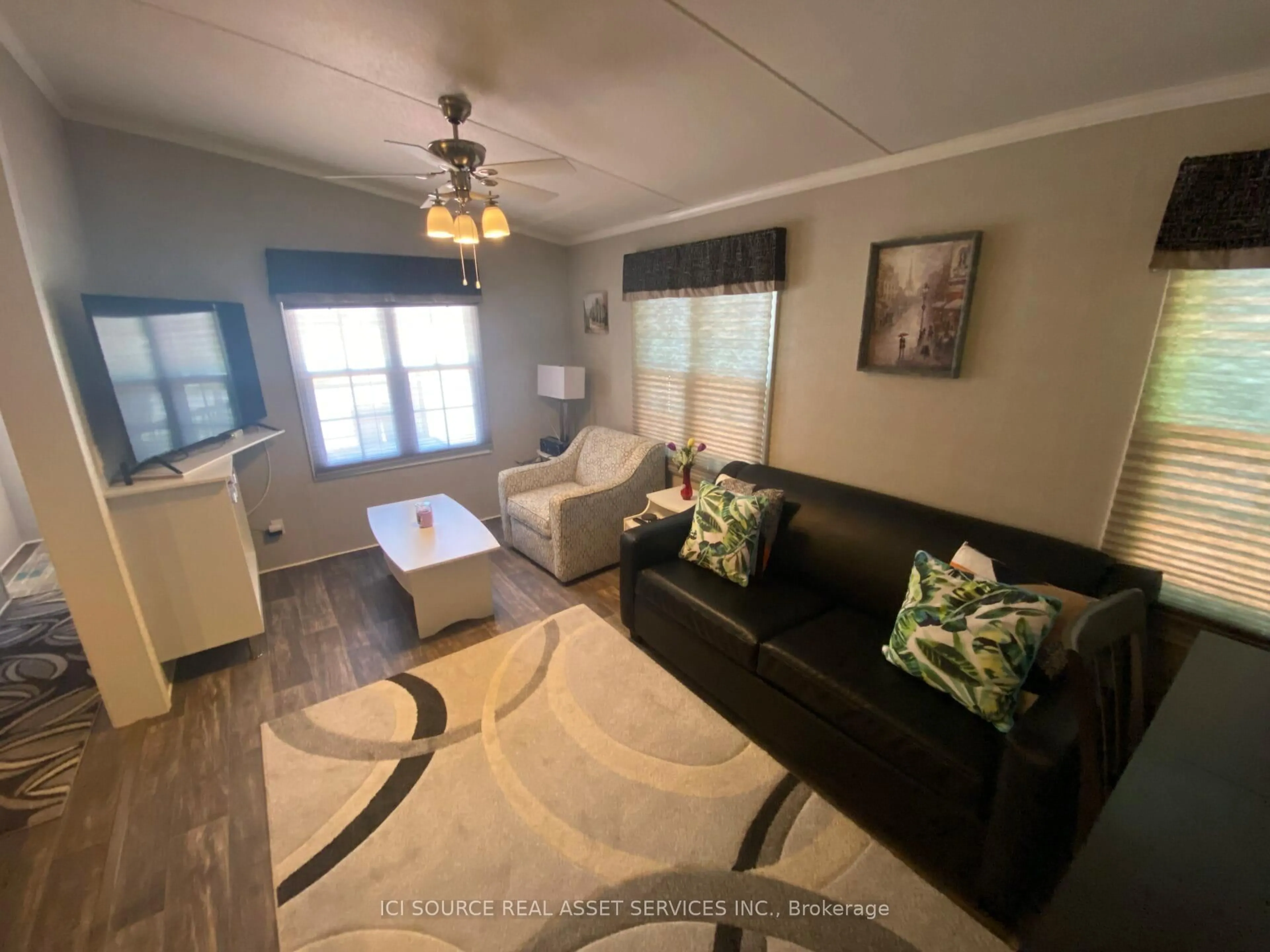 Living room with furniture, wood/laminate floor for 1082 Shamrock Marina Rd #SMR220, Gravenhurst Ontario P0E 1N0