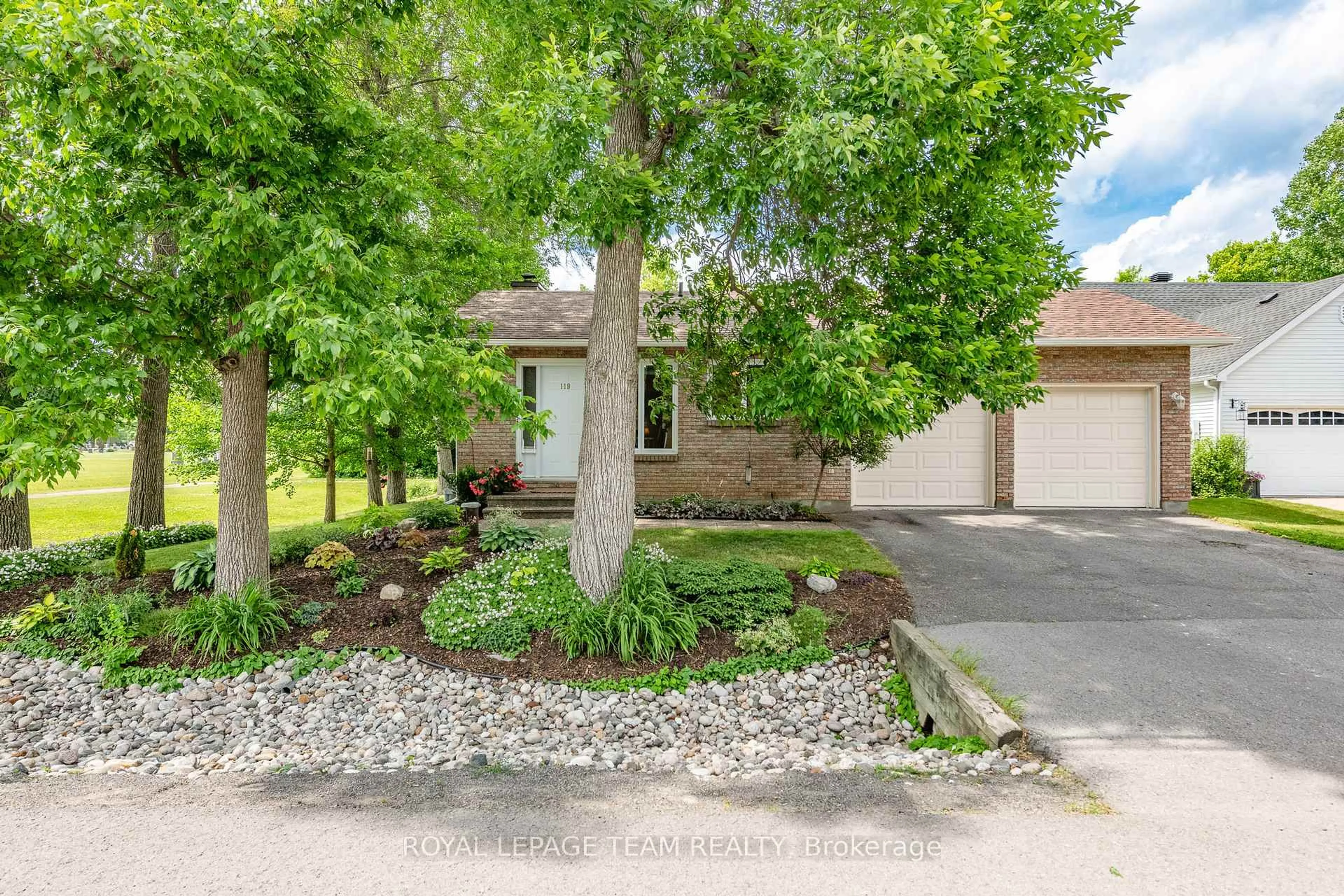 A pic from outside/outdoor area/front of a property/back of a property/a pic from drone, street for 119 Royal York St, Richmond Ontario K0A 2Z0