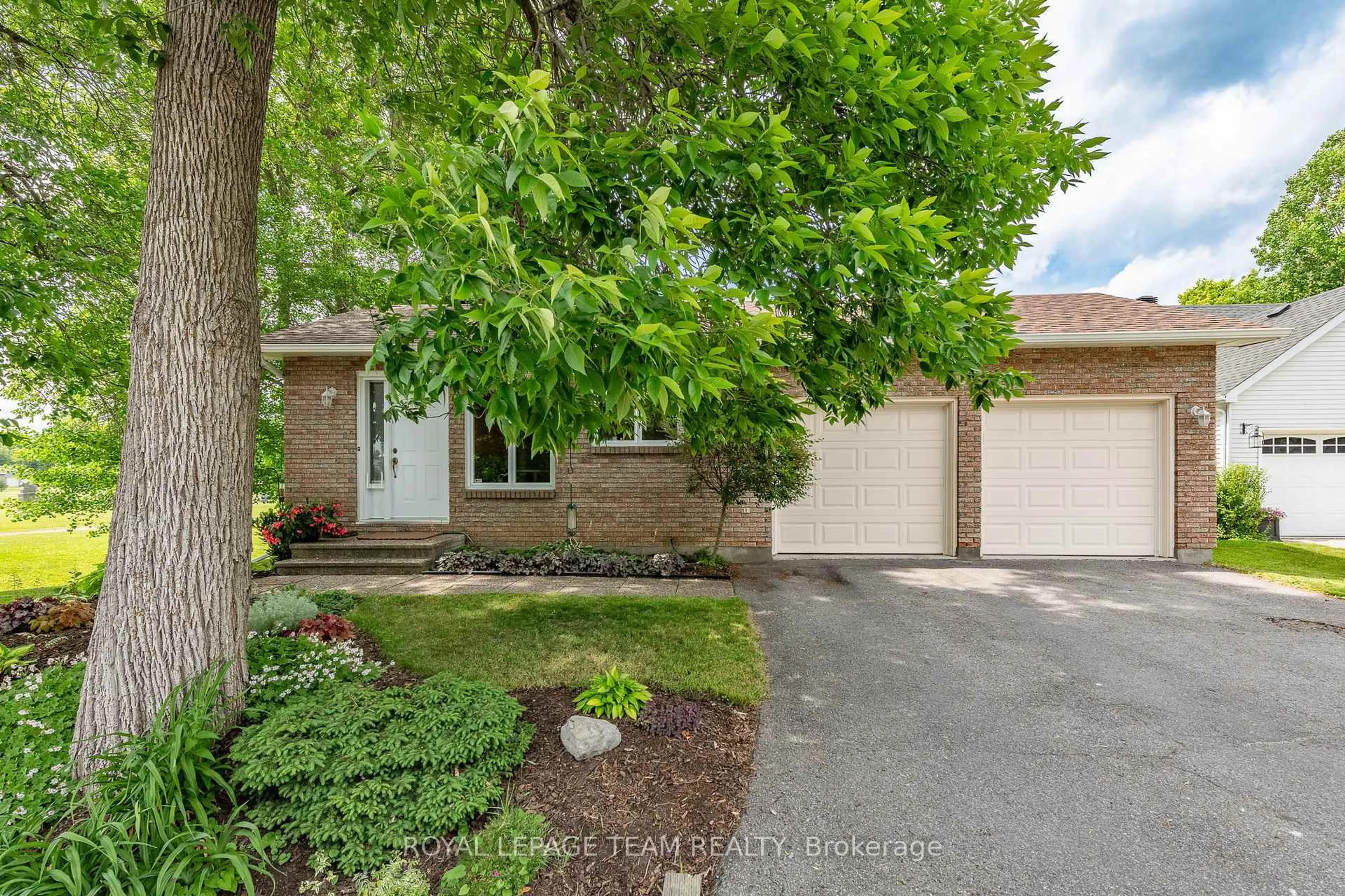 Unknown for 119 Royal York St, Richmond Ontario K0A 2Z0
