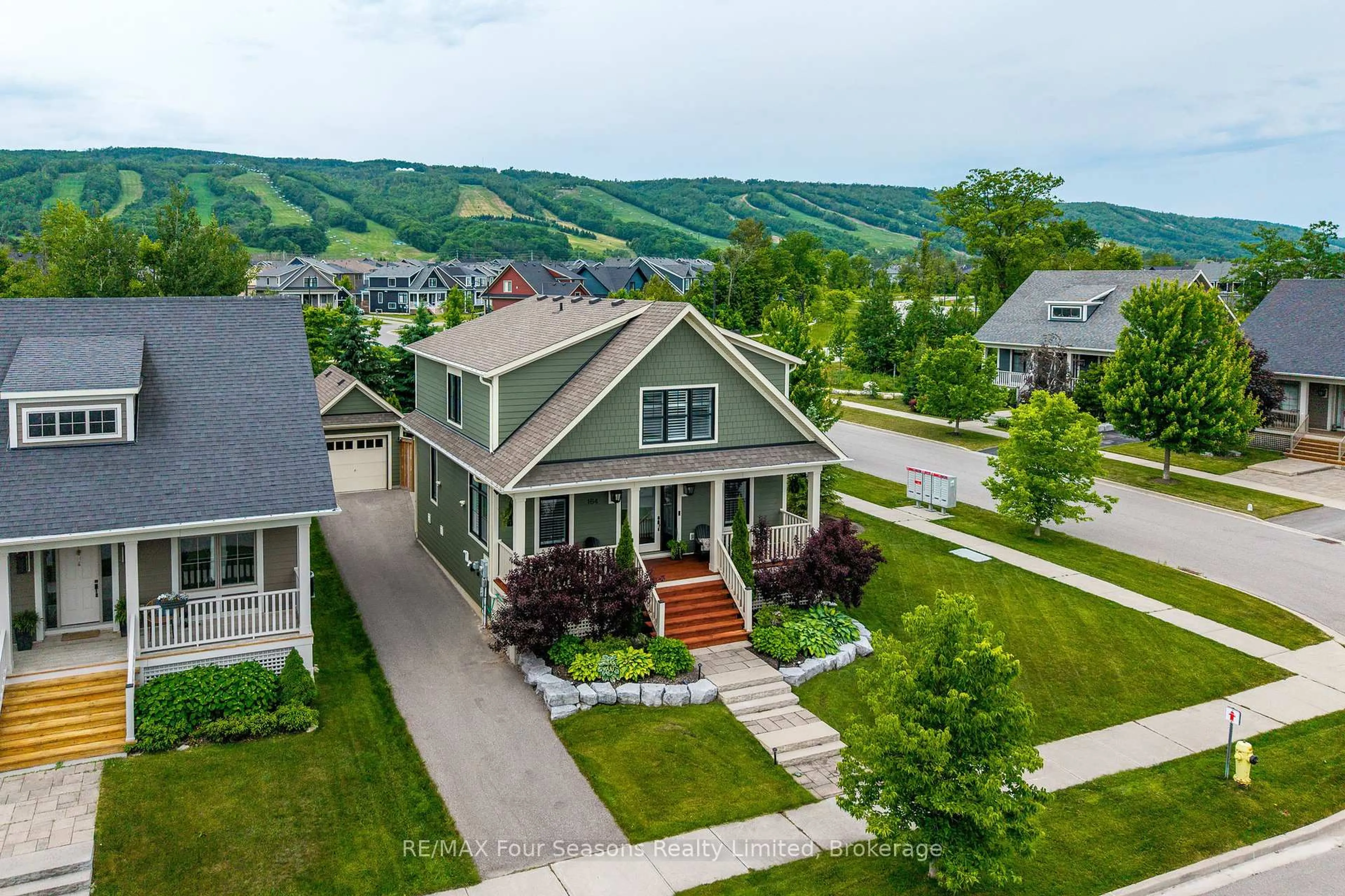 A pic from outside/outdoor area/front of a property/back of a property/a pic from drone, mountain view for 164 Snow Apple Cres, Blue Mountains Ontario L9Y 0Y1