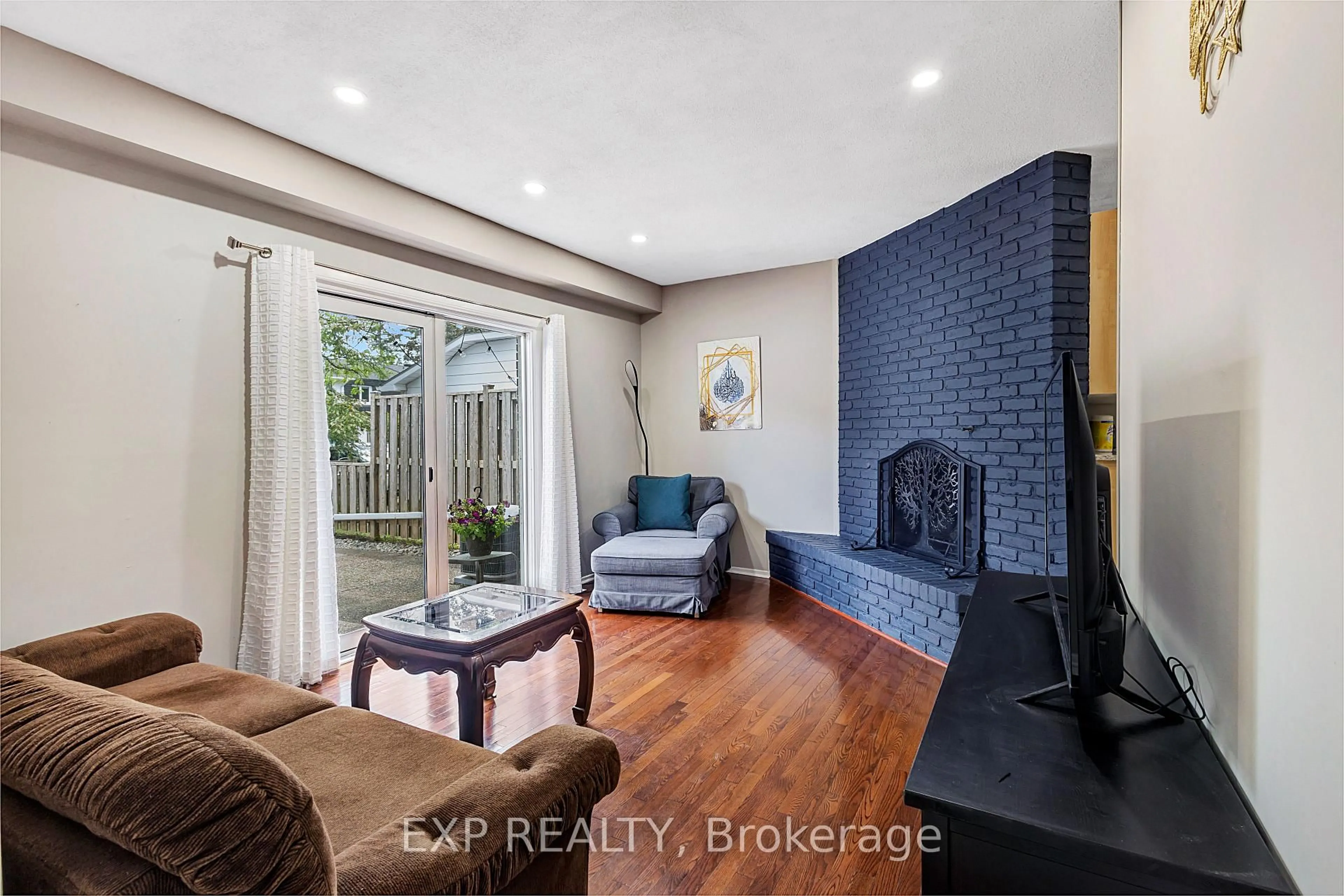 Living room with furniture, unknown for 68 Ramsgate Private, Ottawa Ontario K1V 8M4