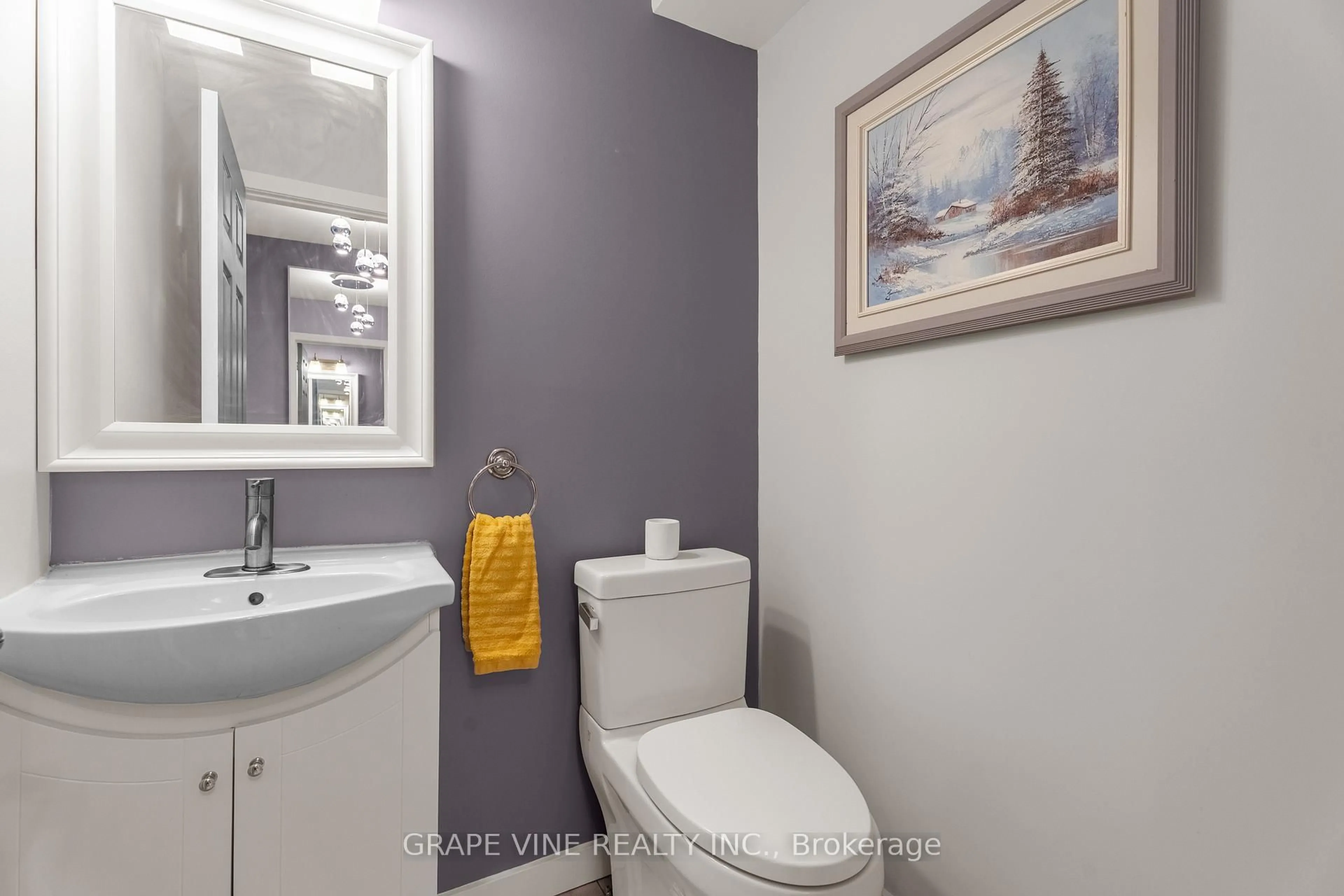 Standard bathroom, unknown for 32 Acklam Terr, Ottawa Ontario K2K 2H5
