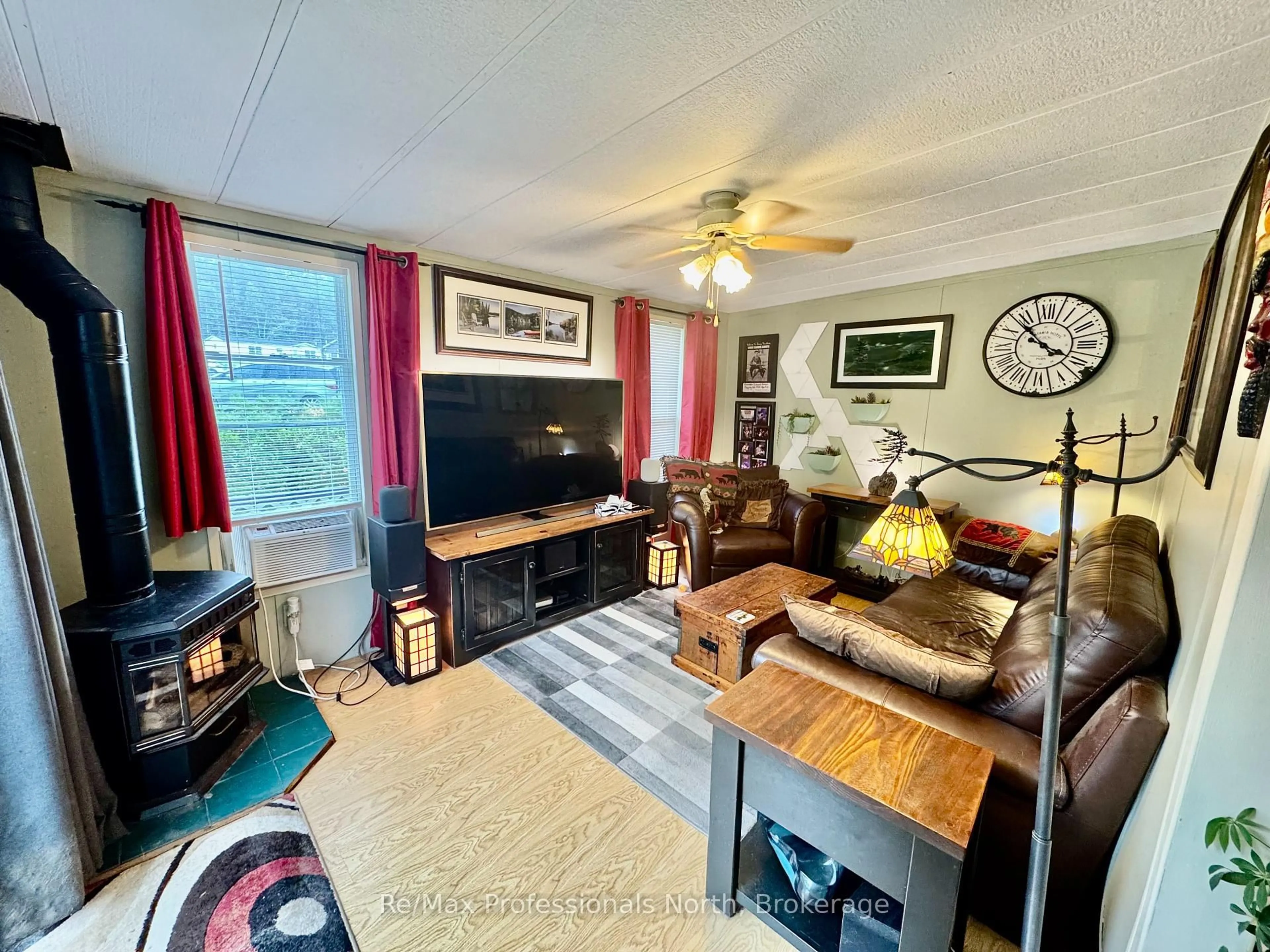 Living room with furniture, unknown for 1007 RACOON Rd #116, Gravenhurst Ontario P1P 0C5