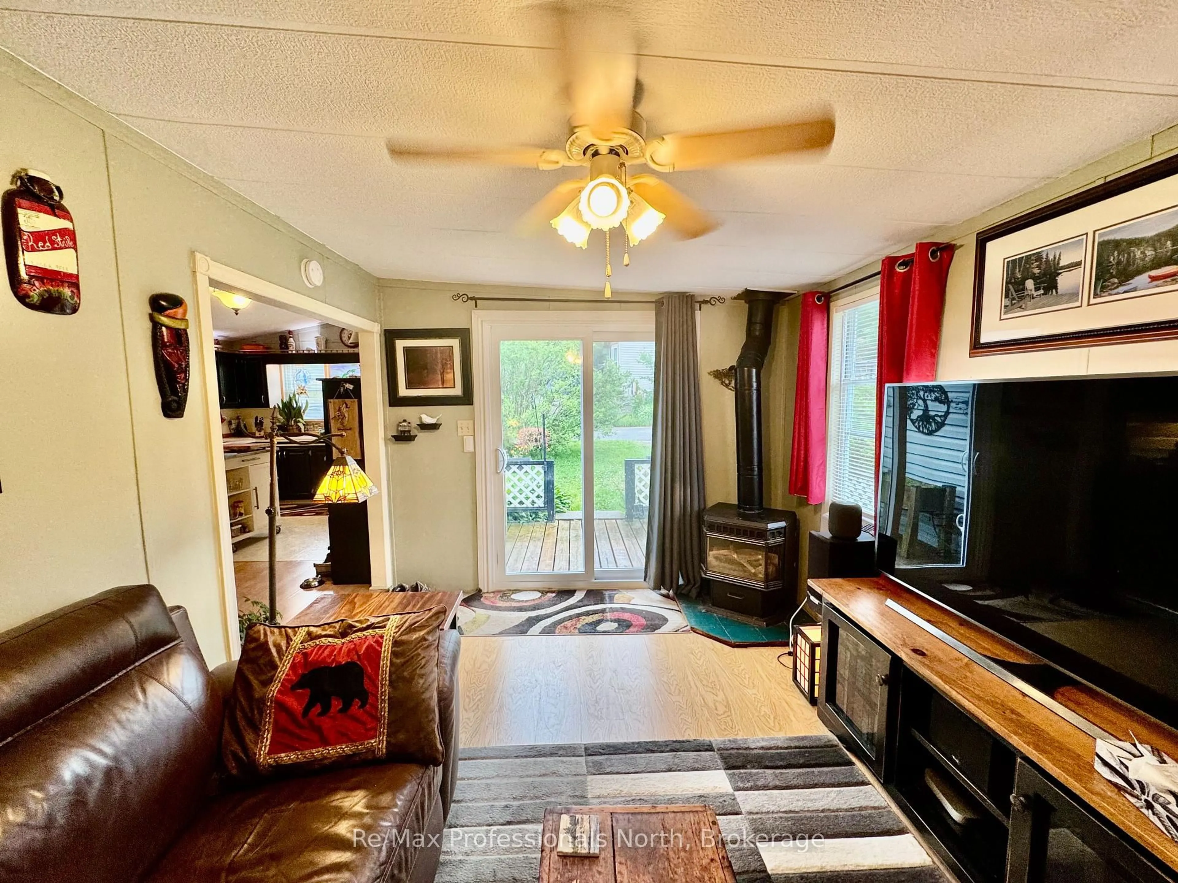 Living room with furniture, wood/laminate floor for 1007 RACOON Rd #116, Gravenhurst Ontario P1P 0C5