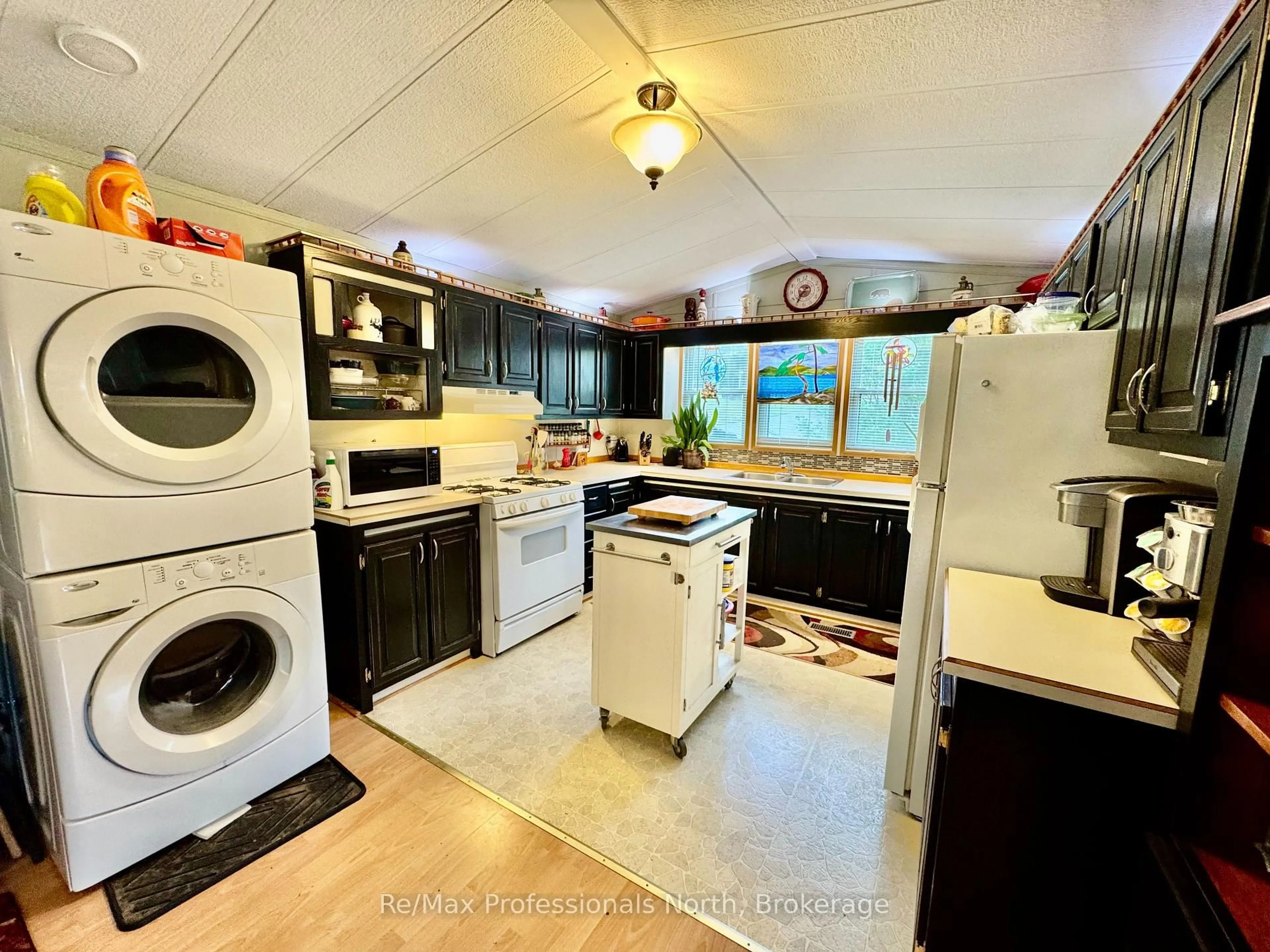 Kitchen with laundary machines, unknown for 1007 RACOON Rd #116, Gravenhurst Ontario P1P 0C5