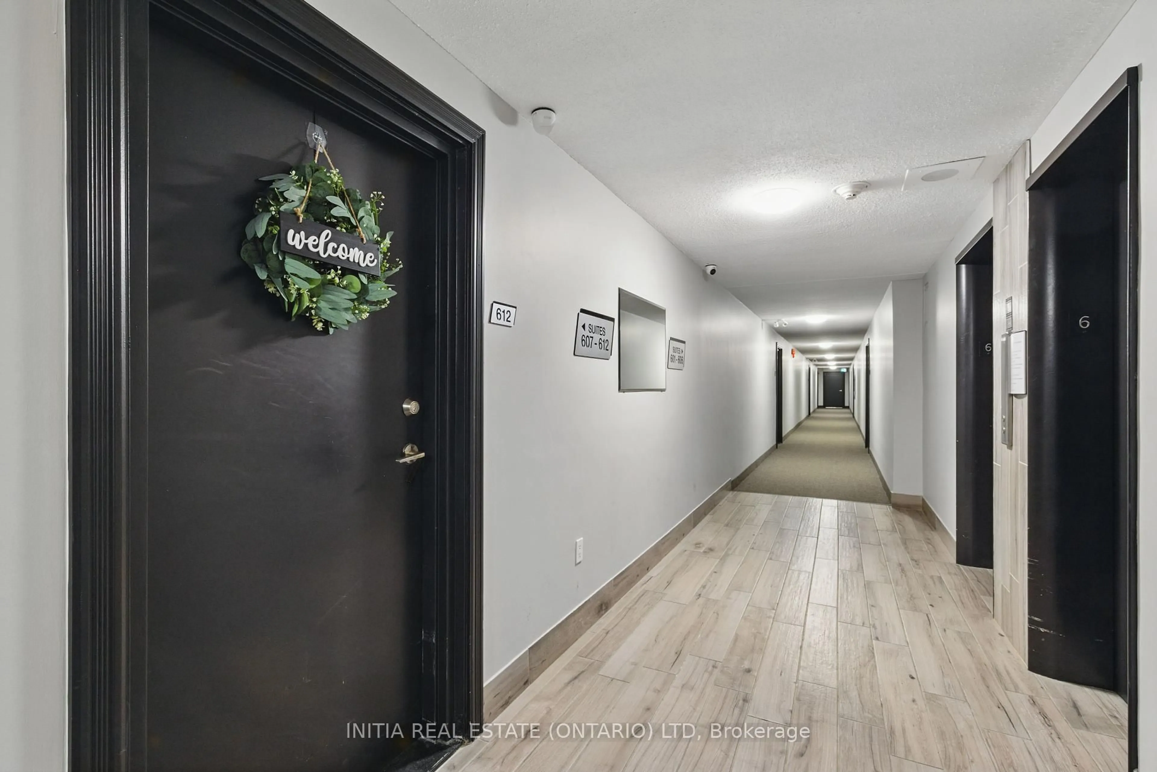 Indoor foyer for 931 Wonderland Rd #612, London South Ontario N6K 2X6