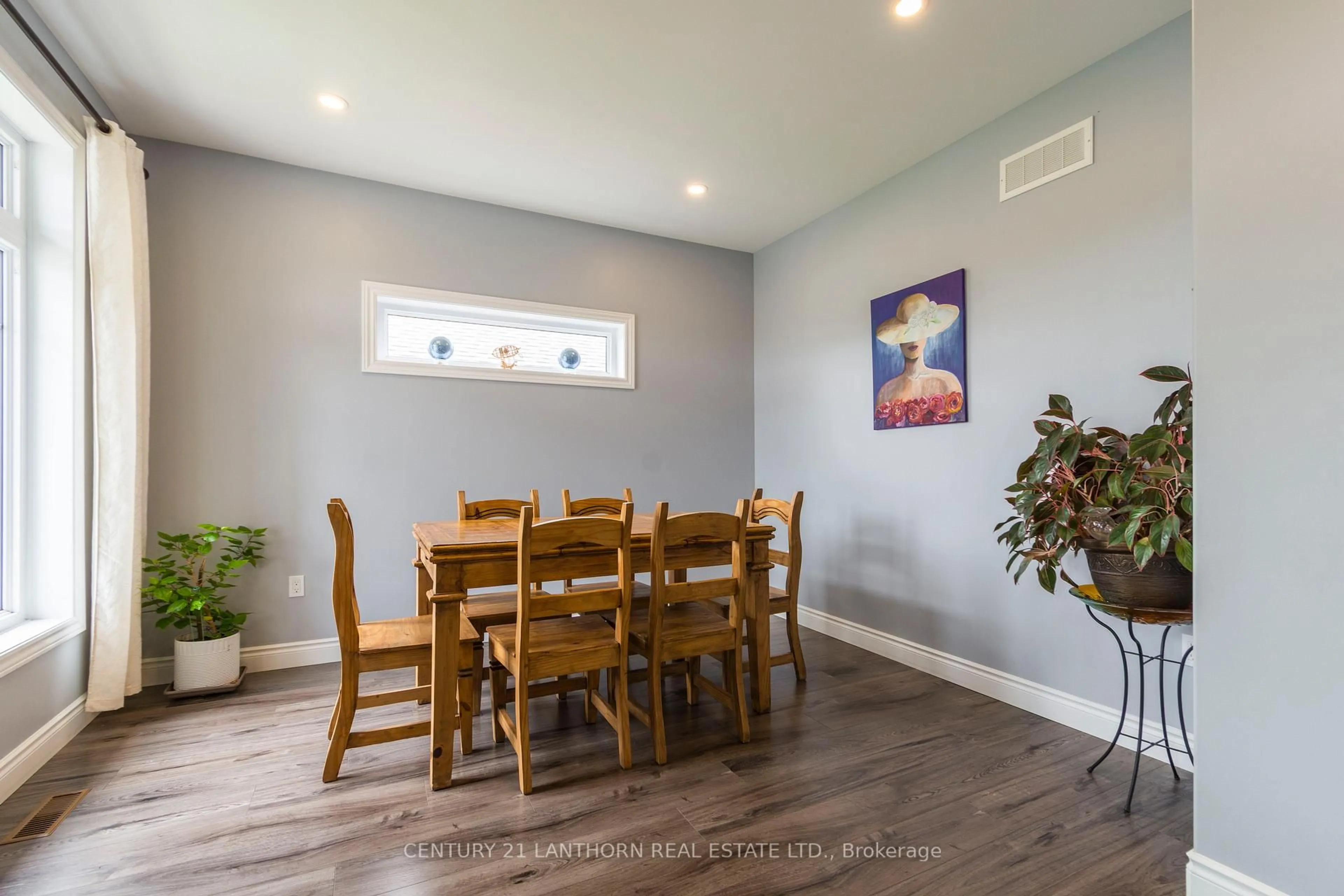 Dining room, wood/laminate floor for 64 Redwood Dr, Belleville Ontario K8N 0K4
