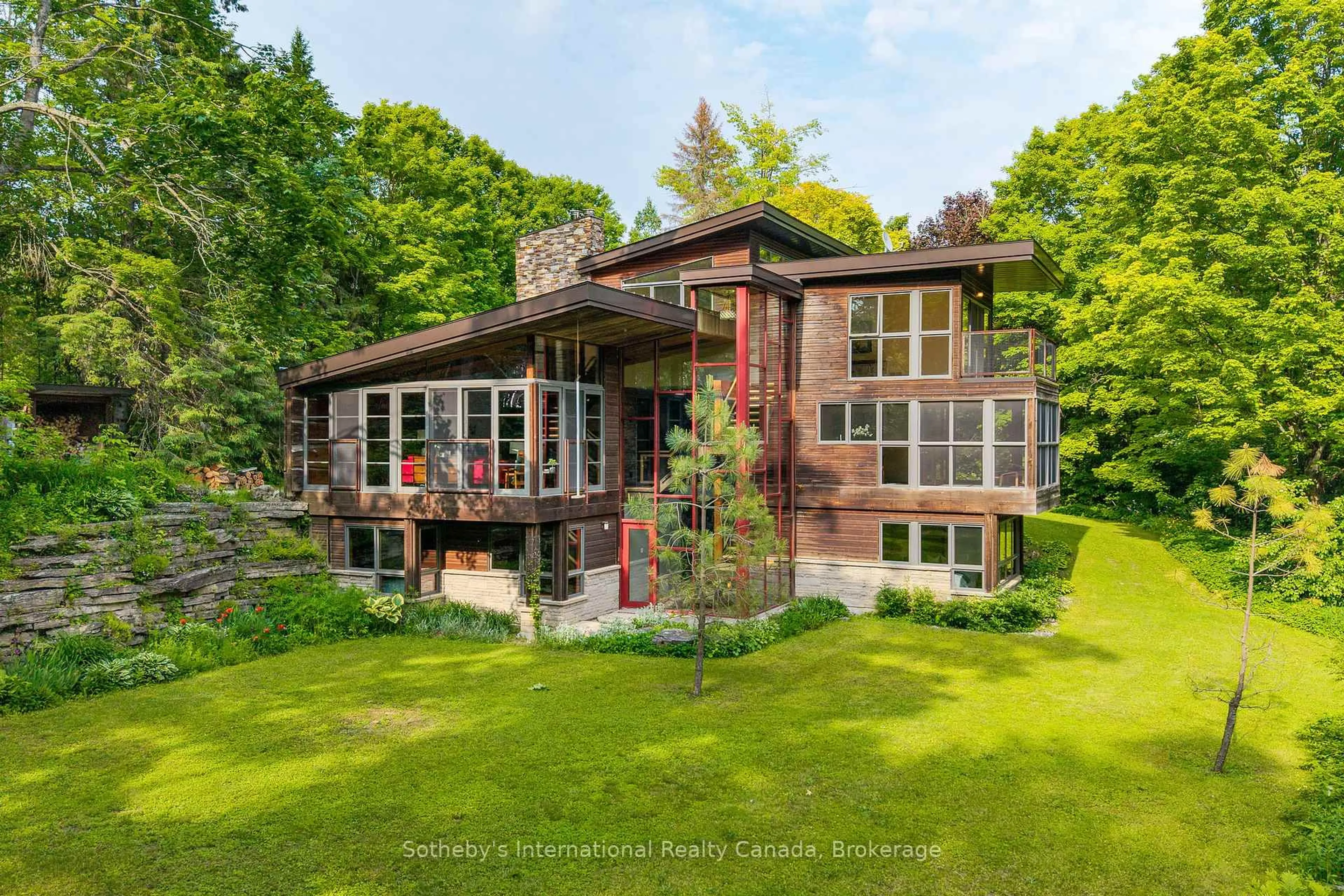A pic from outside/outdoor area/front of a property/back of a property/a pic from drone, building for 605094 River Rd, Melancthon Ontario L9V 2V4