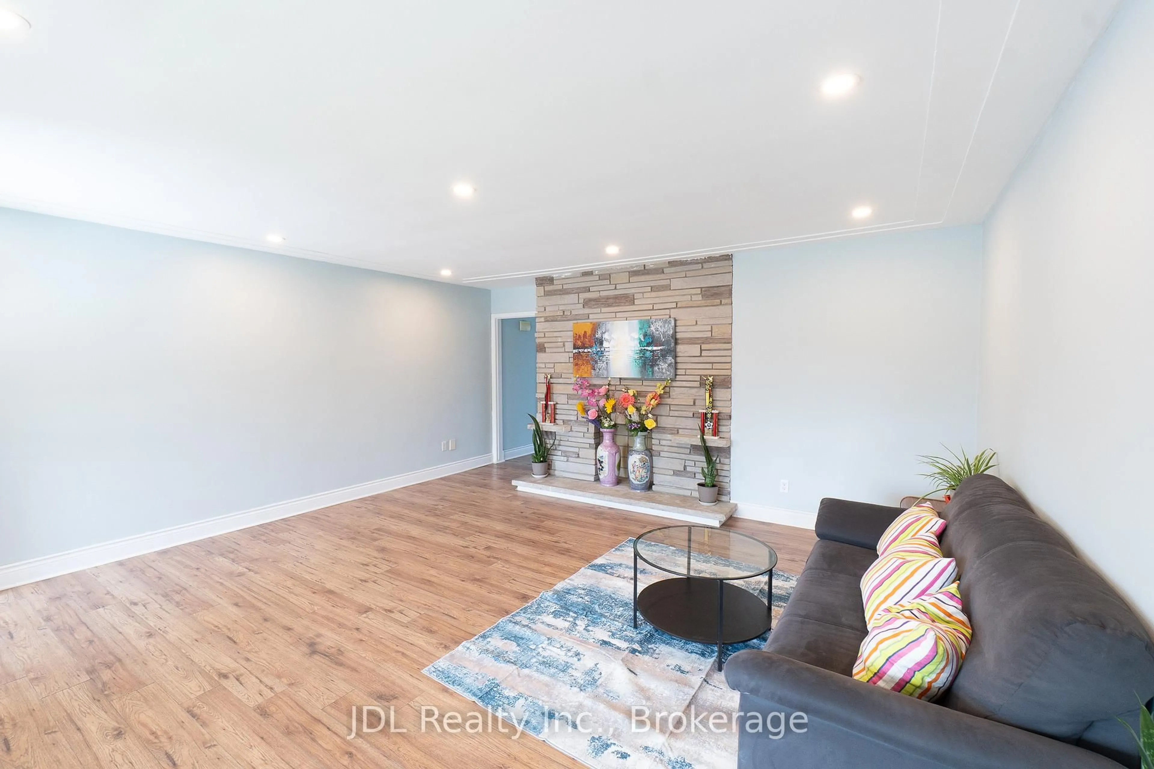 Living room with furniture, wood/laminate floor for 121 Delmar Dr, Hamilton Ontario L9C 1J8