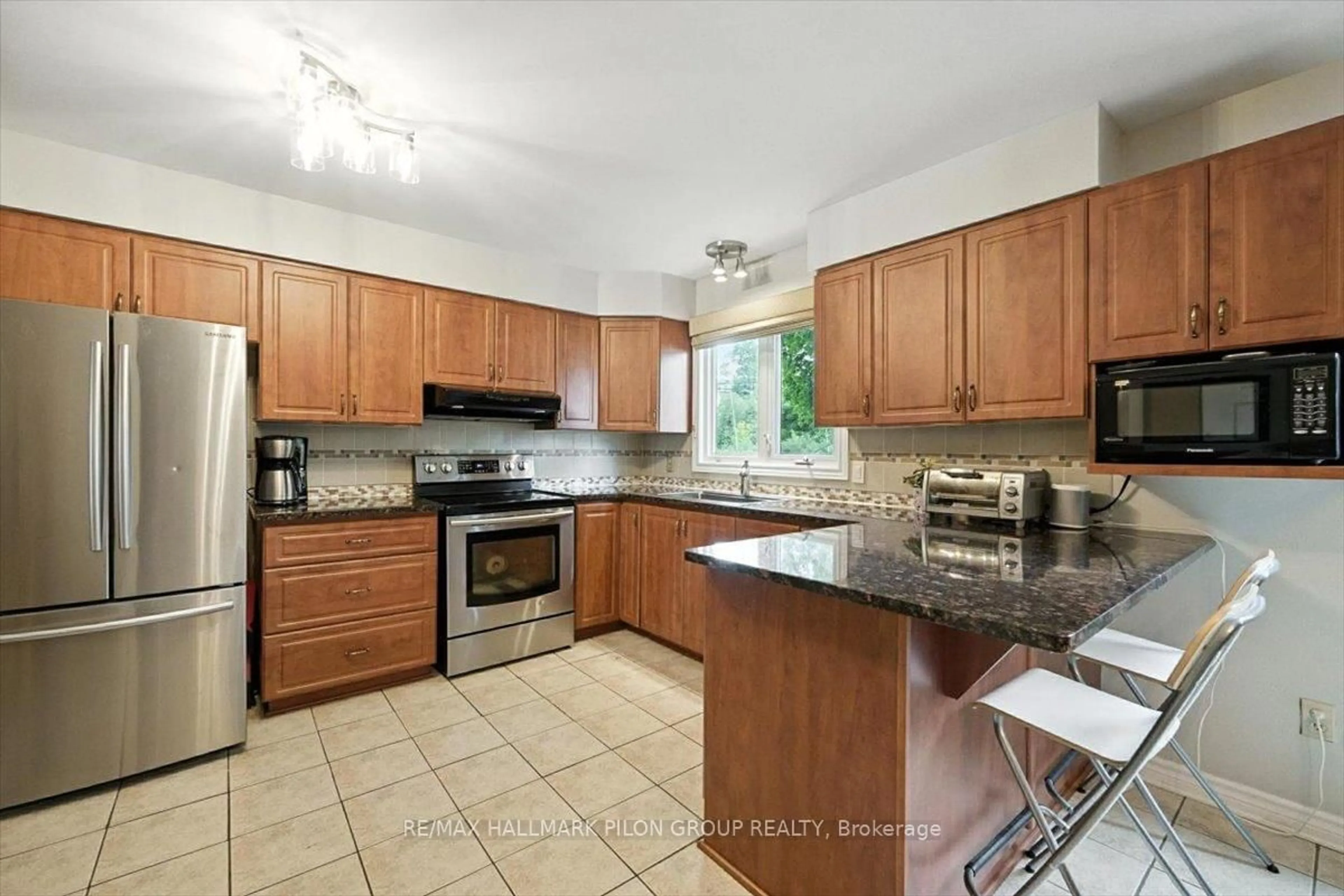 Open concept kitchen, ceramic/tile floor for 3351 Chilliwack Way, Ottawa Ontario K1T 1P4
