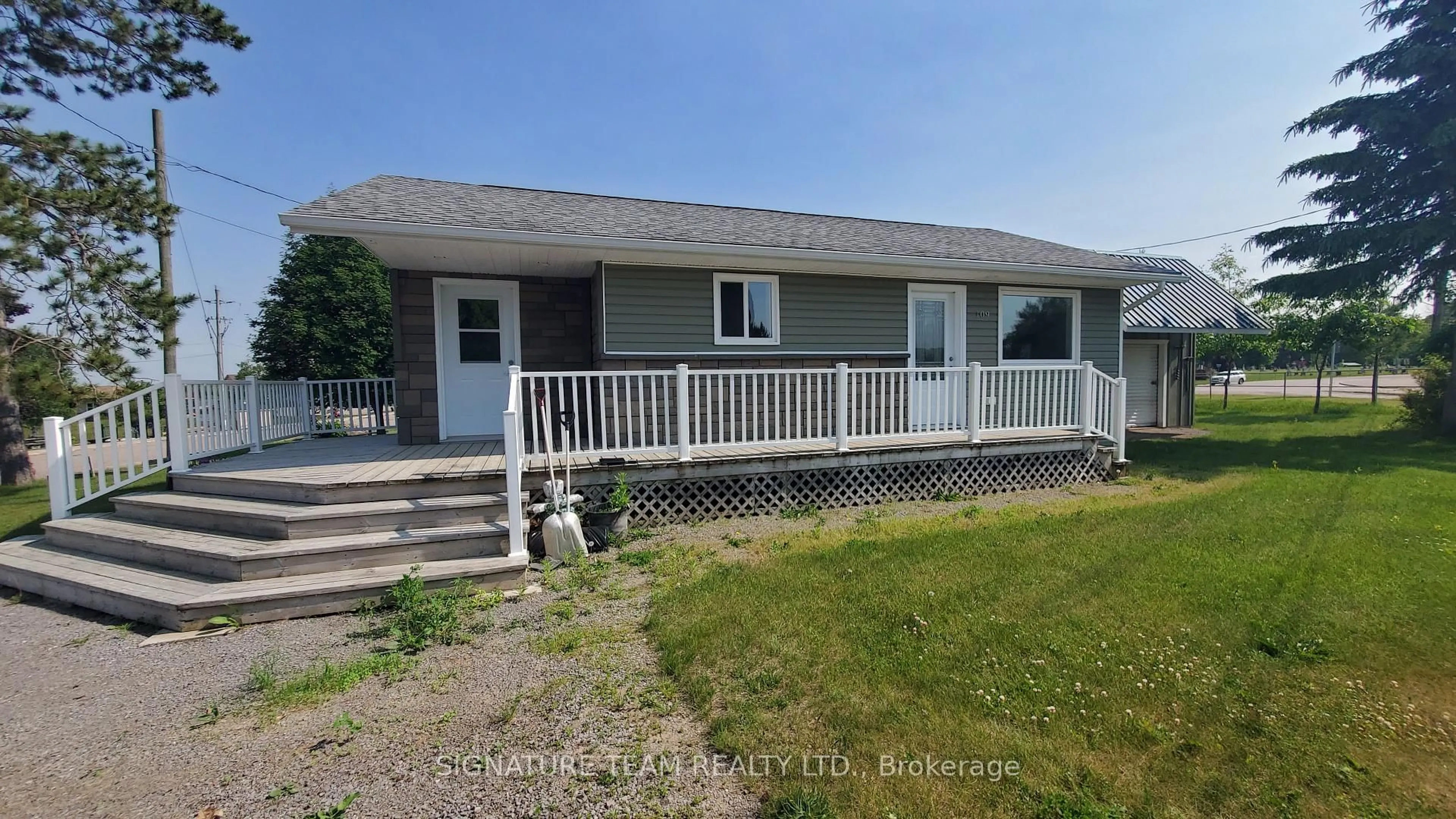 A pic from outside/outdoor area/front of a property/back of a property/a pic from drone, building for 109 Melanie St, Eganville Ontario K0J 1T0