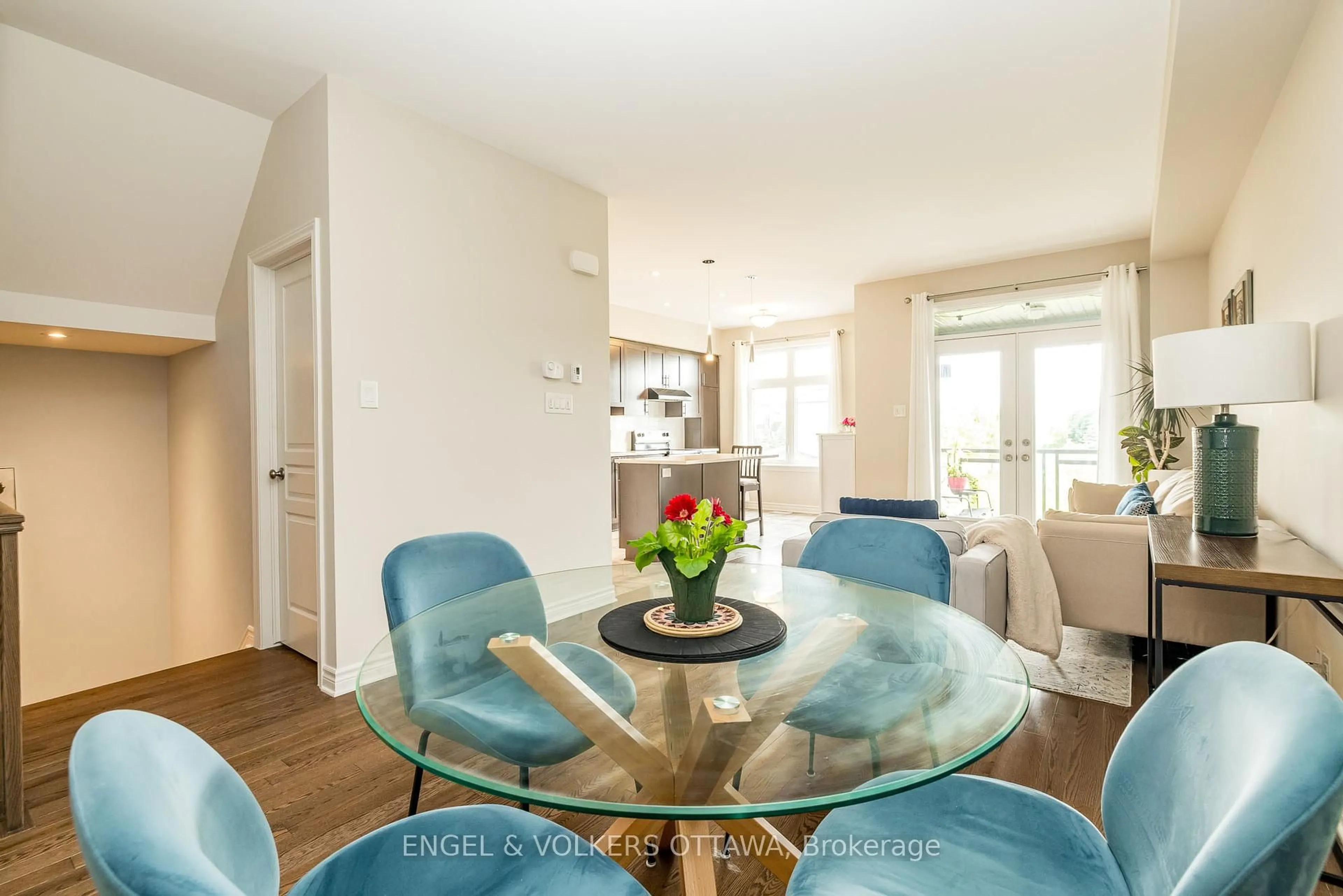 Dining room, wood/laminate floor for 182 POPLIN St, Ottawa Ontario K4M 0G9