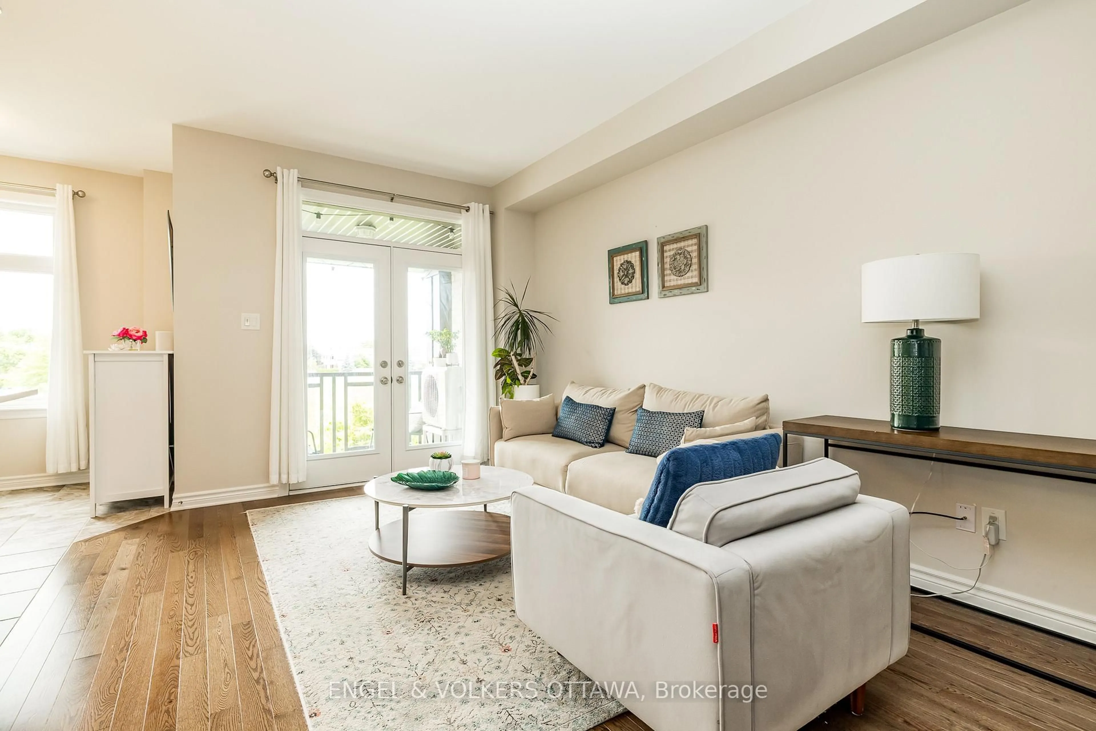Living room with furniture, unknown for 182 POPLIN St, Ottawa Ontario K4M 0G9